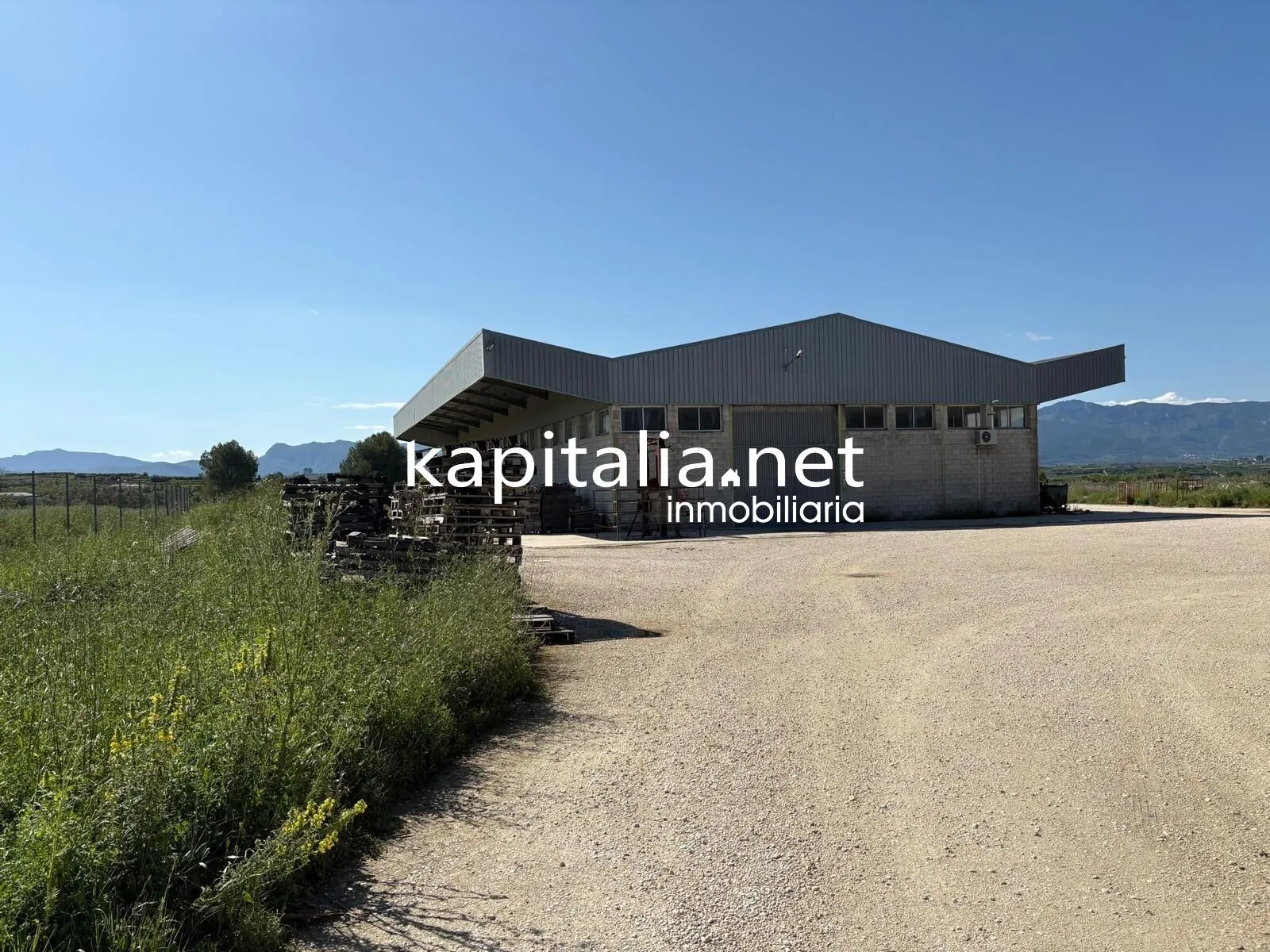 09907 - ESTUPENDA NAVE A LA VENTA EN QUATRETONDA