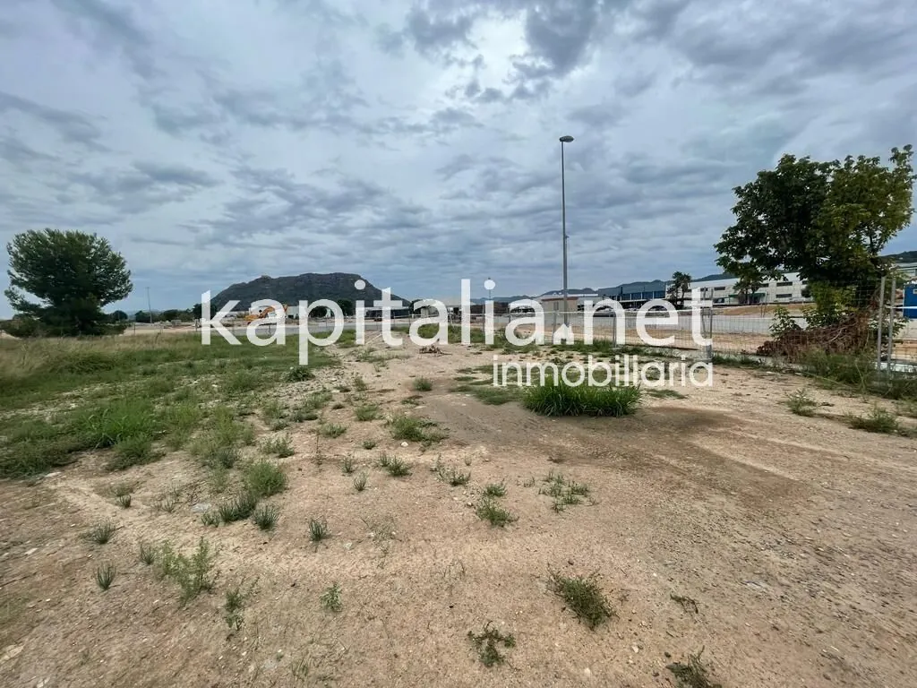 08667 - Parcela industrial a la venta en Xativa.