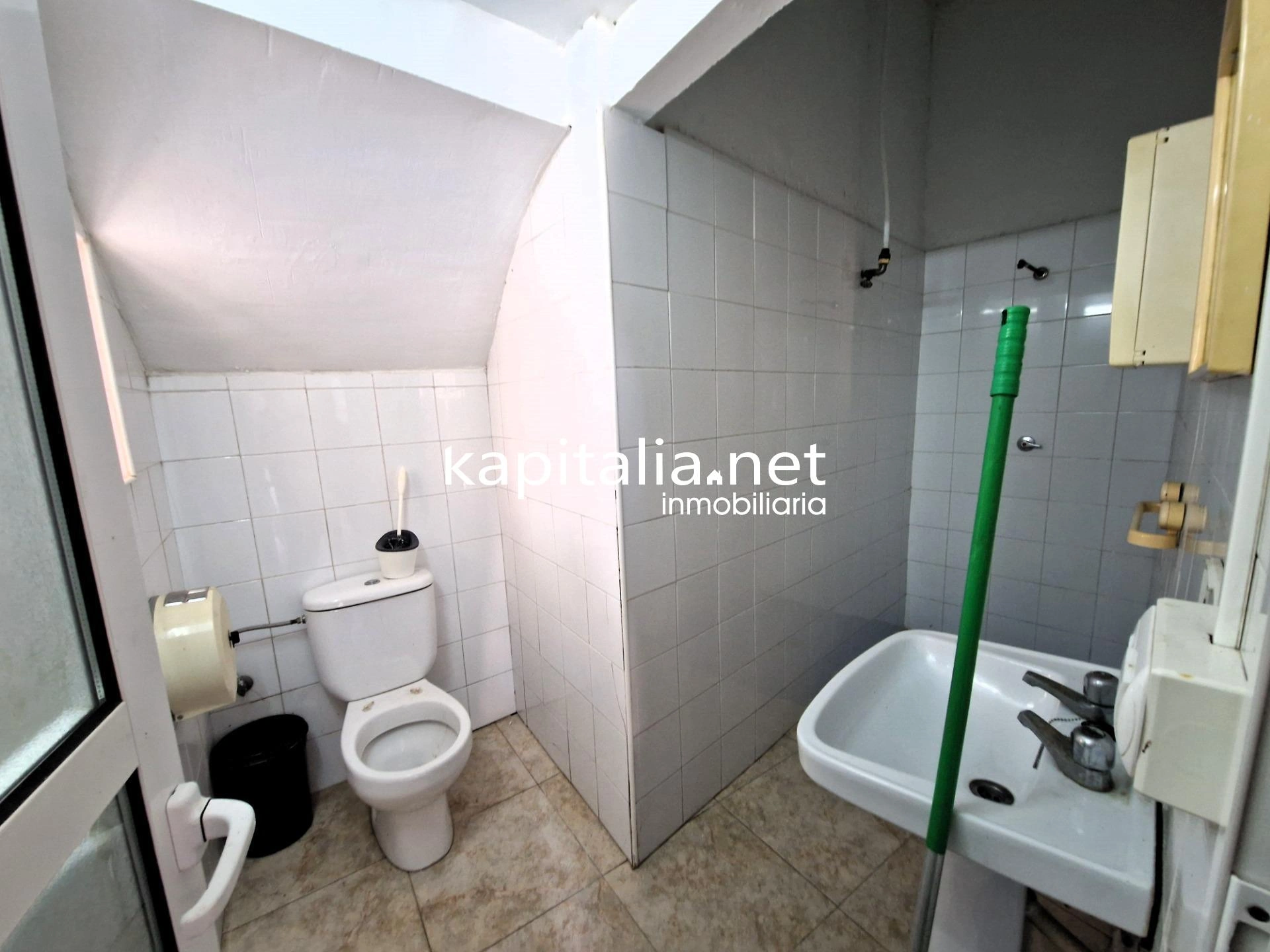Venta o alquiler de nave o gran local comercial en Olleria