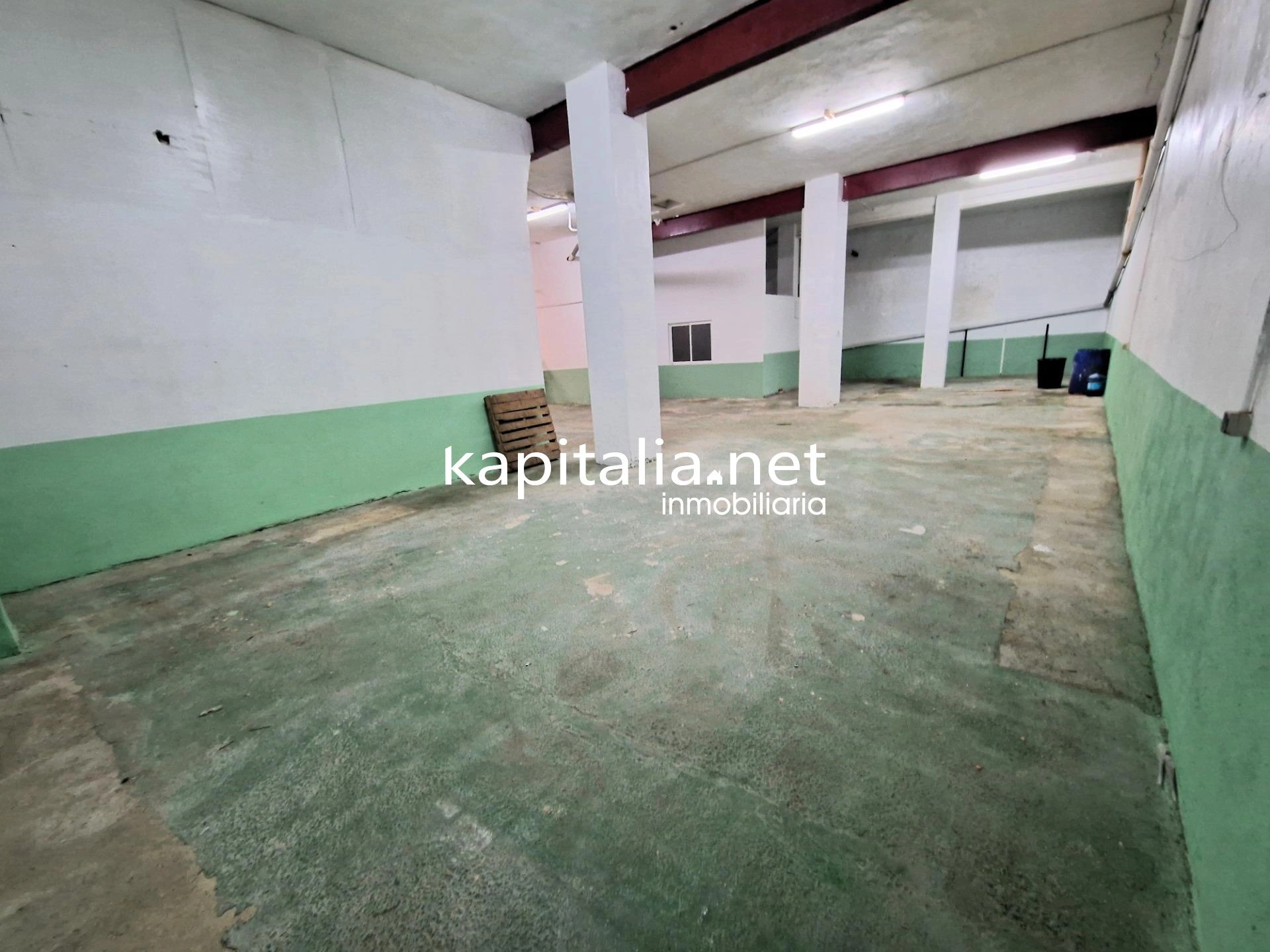 Venta o alquiler de nave o gran local comercial en Olleria