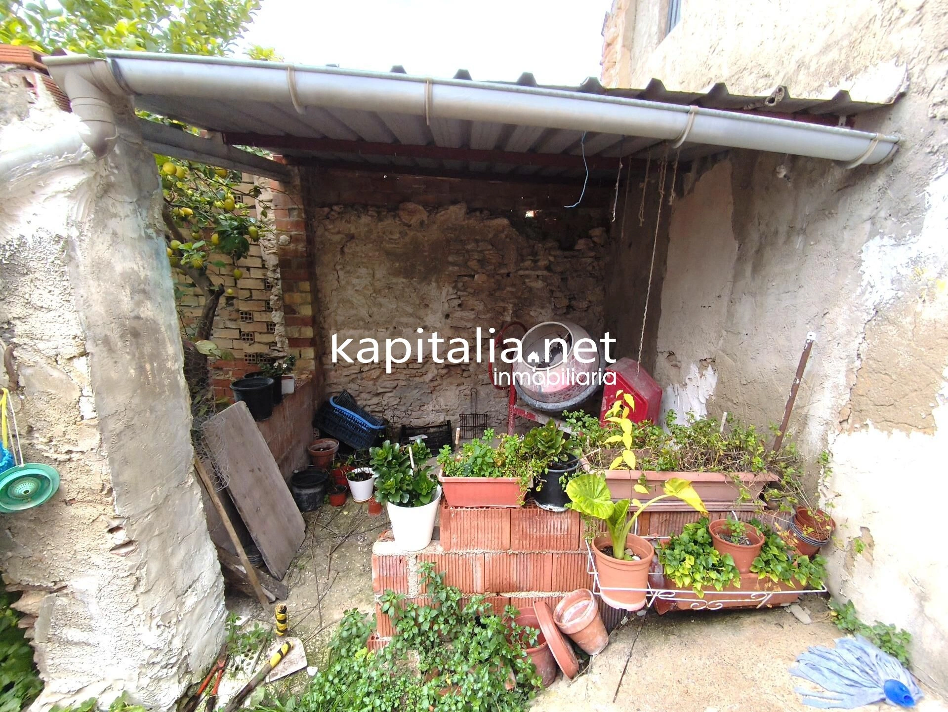 10199 - CASA A LA VENTA PARA REFORMAR CON BUENA UBICACIÓN.