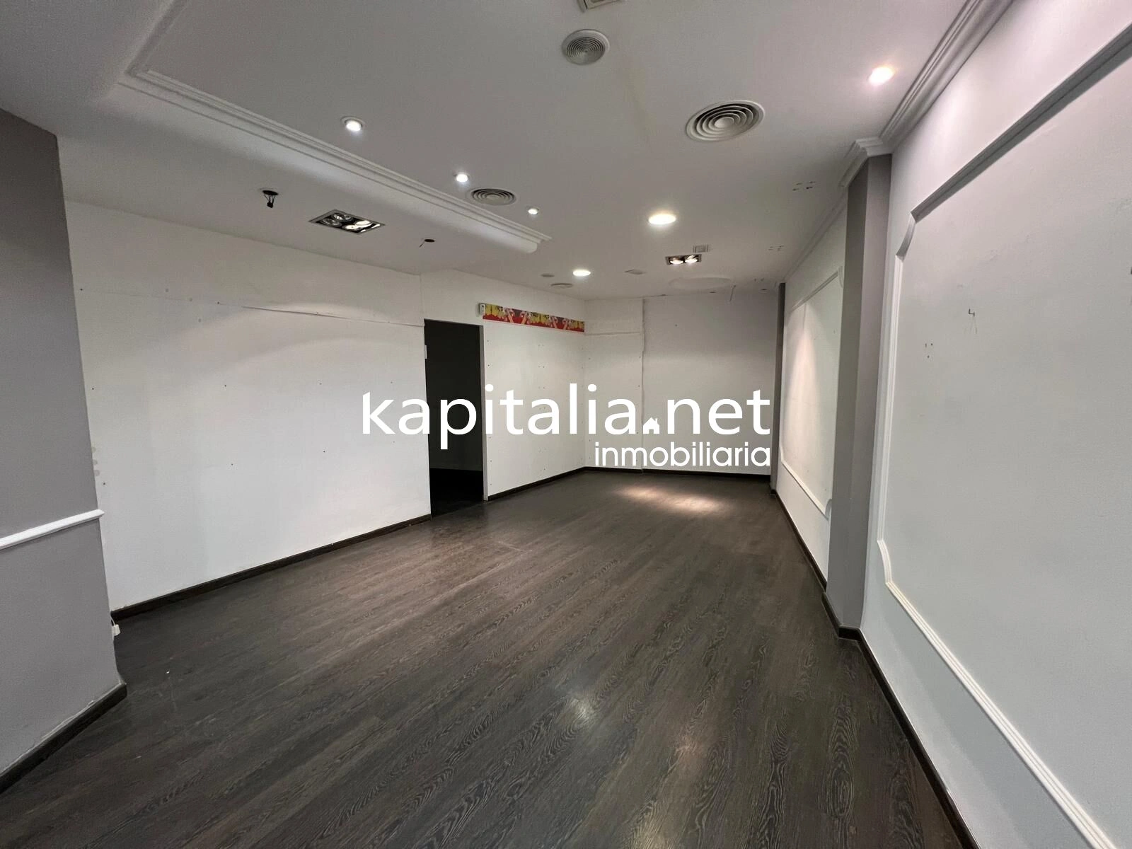 09765 - LOCAL COMERCIAL ZONA CENTRO A LA VENTA EN XATIVA