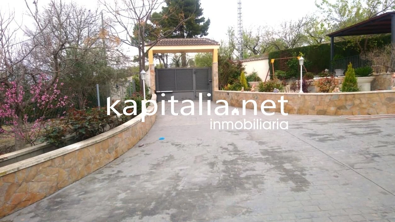 09827 - CHALET A LA VENTA EN BENILLUP, CON MAGNIFICAS VISTAS