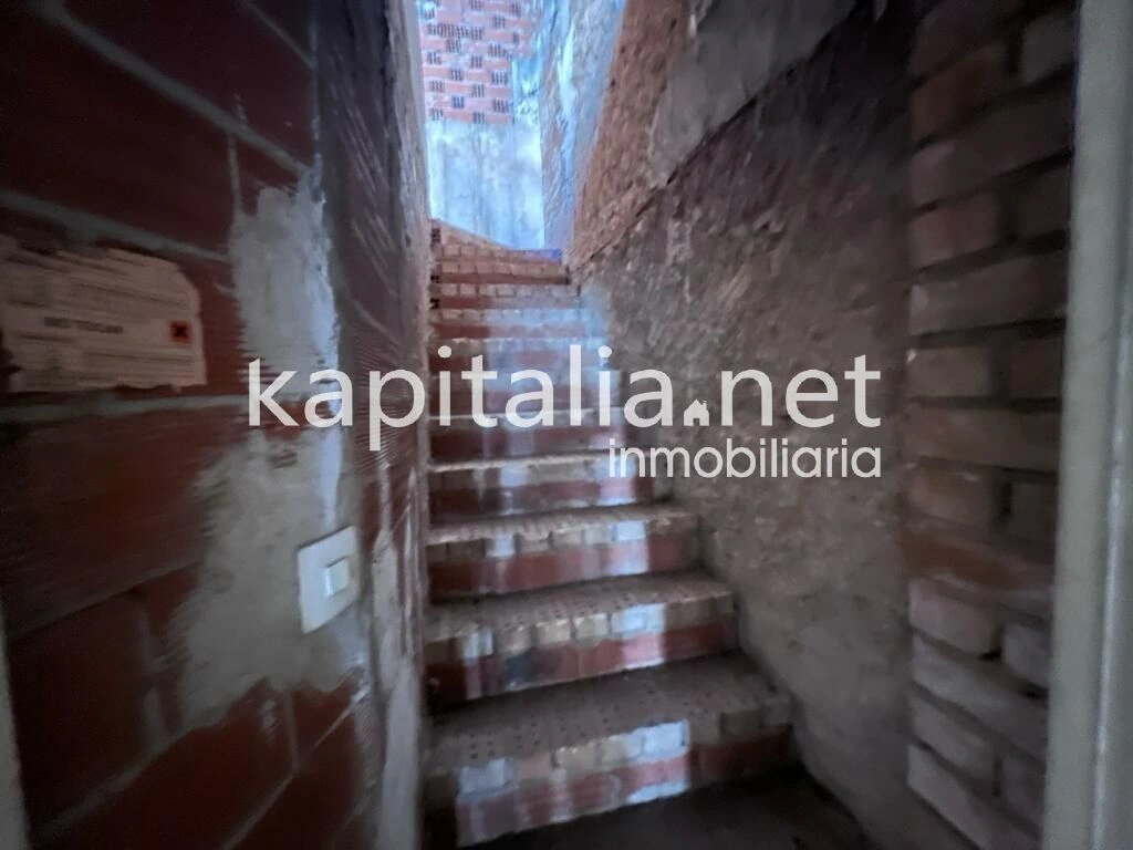 08699 - PISO Y BAJO COMECIAL CENTRICO A LA VENTA EN LA LLOSA DE RANES