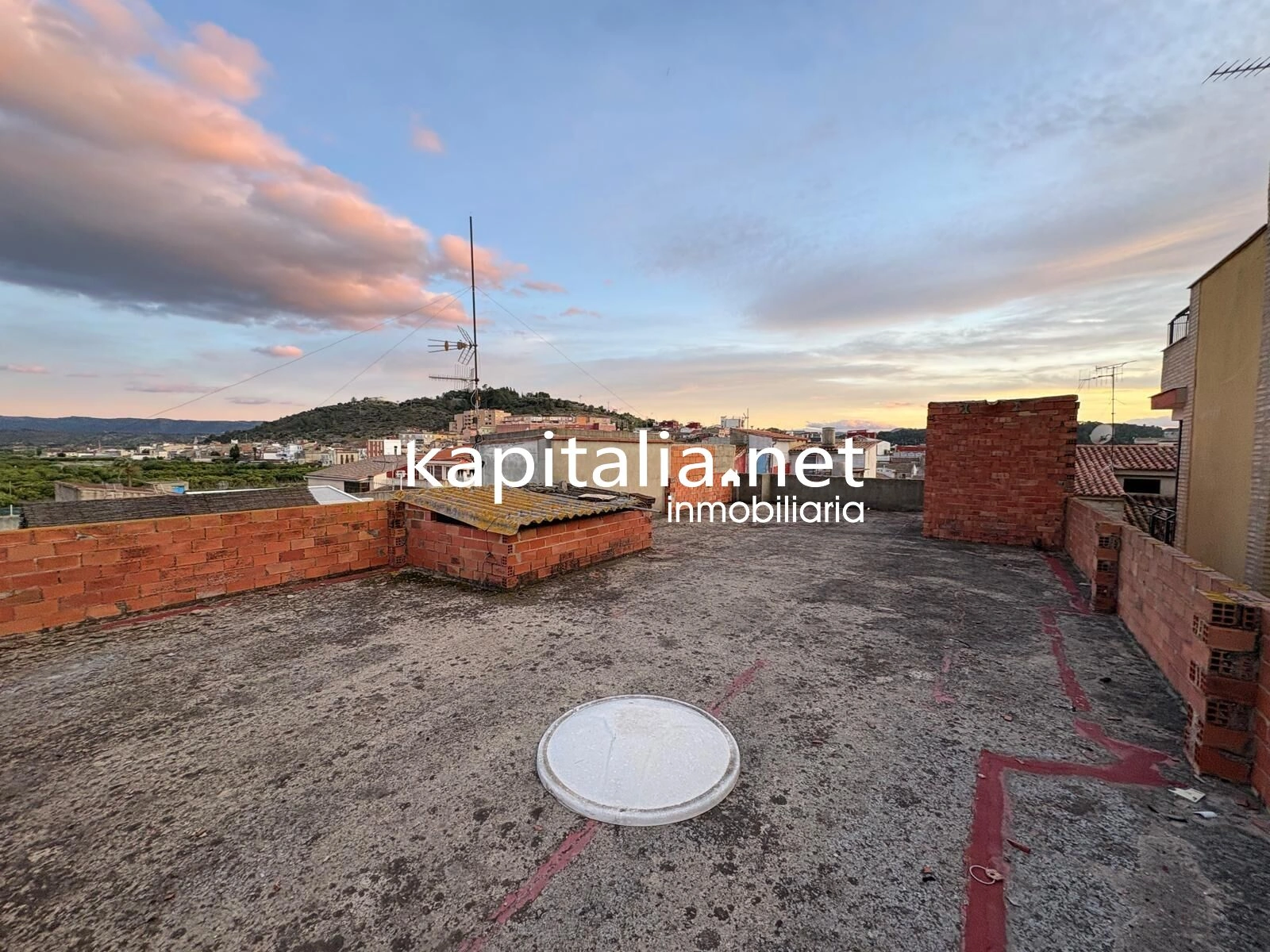 EDIFICIO DE 3 PLANTAS PARA TERMINAR DE CONSTRUIR A LA VENTA EN MANUEL
