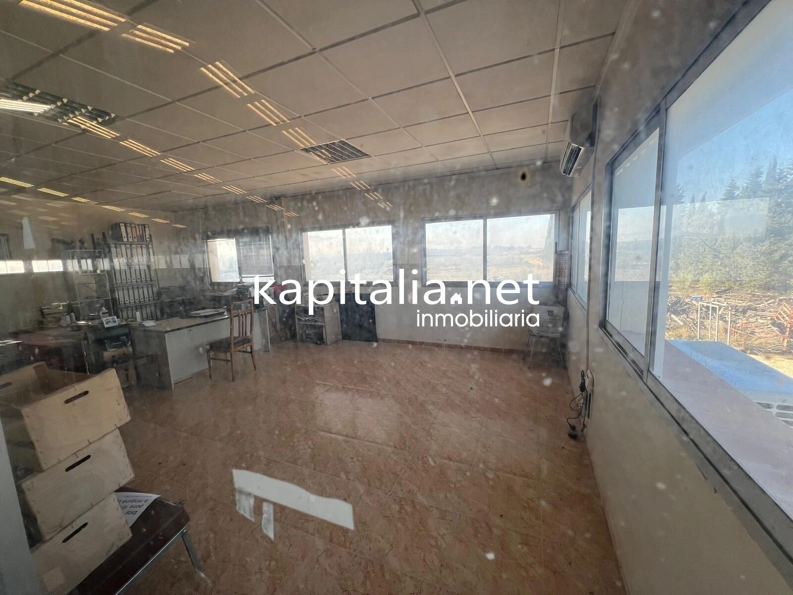 09907 - ESTUPENDA NAVE A LA VENTA EN QUATRETONDA