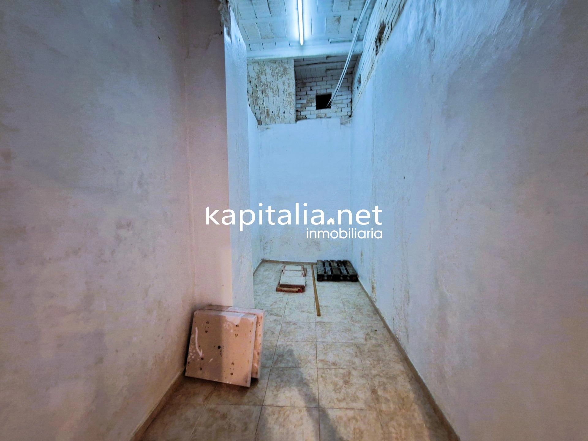 Venta o alquiler de nave o gran local comercial en Olleria