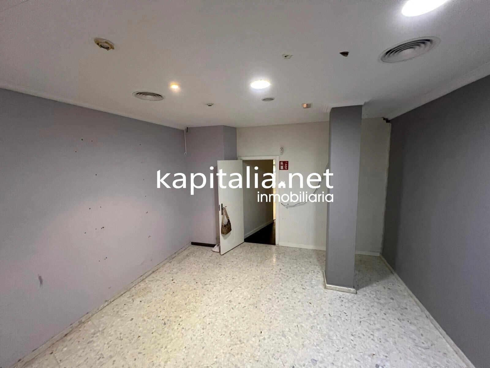 09765 - LOCAL COMERCIAL ZONA CENTRO A LA VENTA EN XATIVA