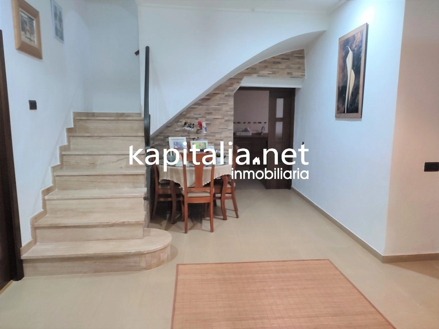 BONITA CASA REFORMADA A LA VENTA EN AGULLENT UBICADA EN ZONA TRANQUILA.