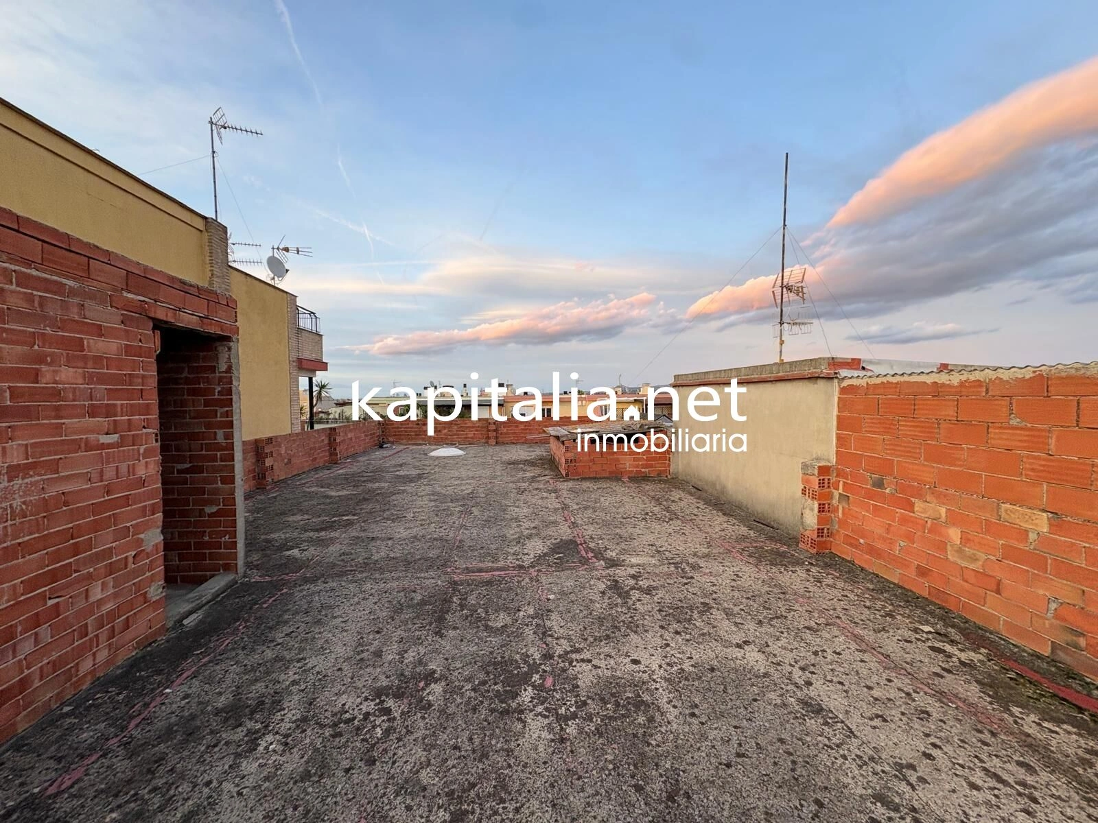 EDIFICIO DE 3 PLANTAS PARA TERMINAR DE CONSTRUIR A LA VENTA EN MANUEL