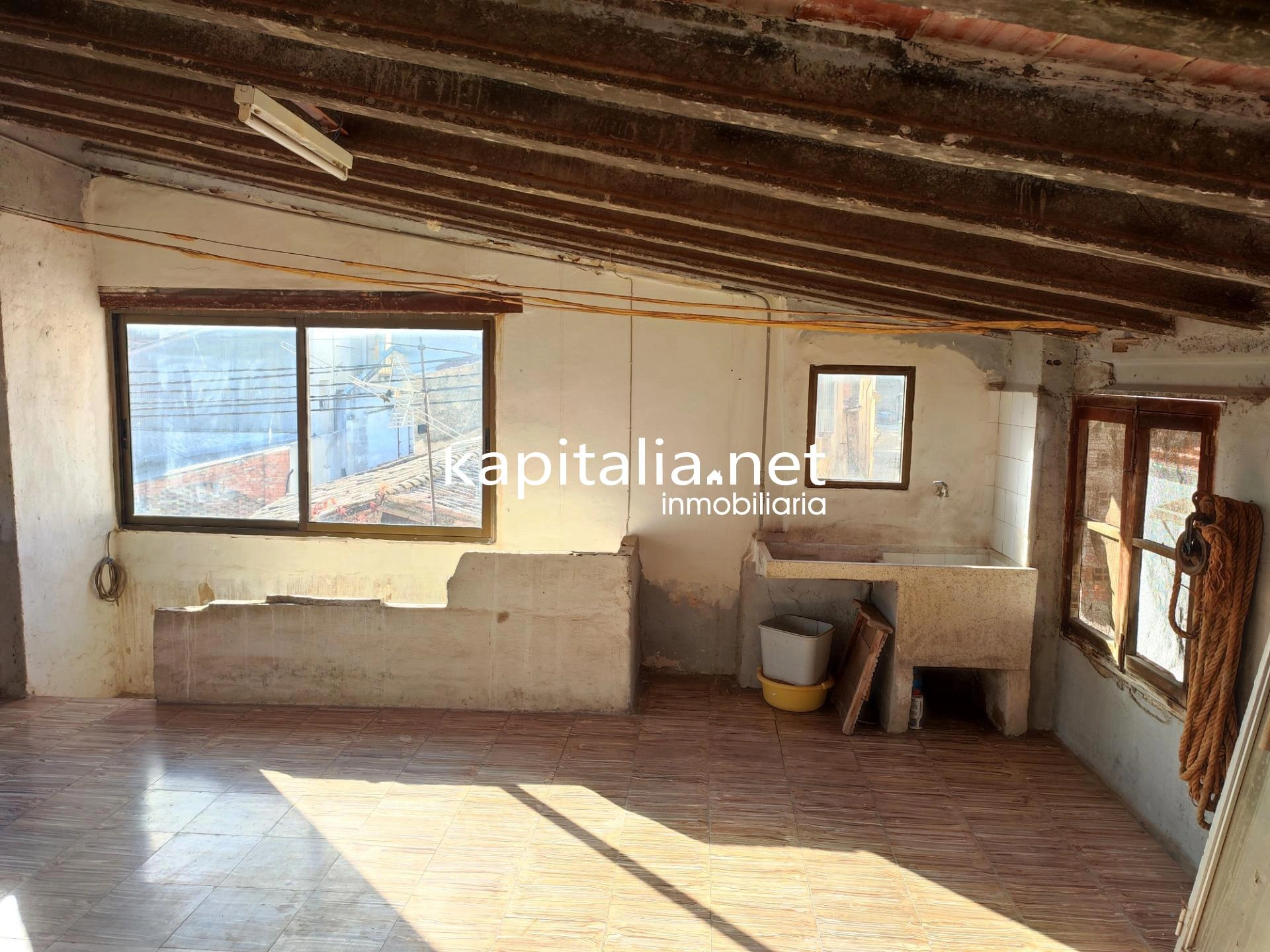 08871 - CASA A LA VENTA EN COCENTAINA, UBICADA EN ZONA ANTIGUA DEL PUEBLO.