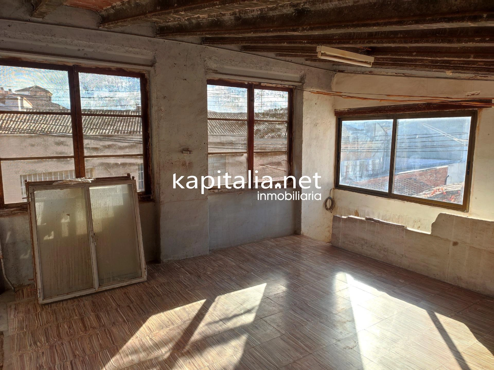 08871 - CASA A LA VENTA EN COCENTAINA, UBICADA EN ZONA ANTIGUA DEL PUEBLO.