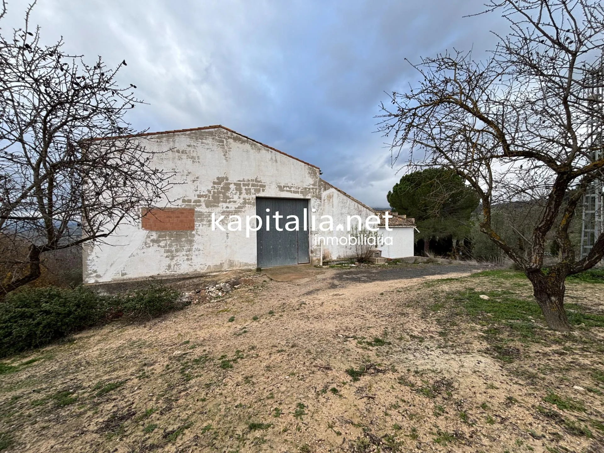 Finca con mucho terreno en Benilloba