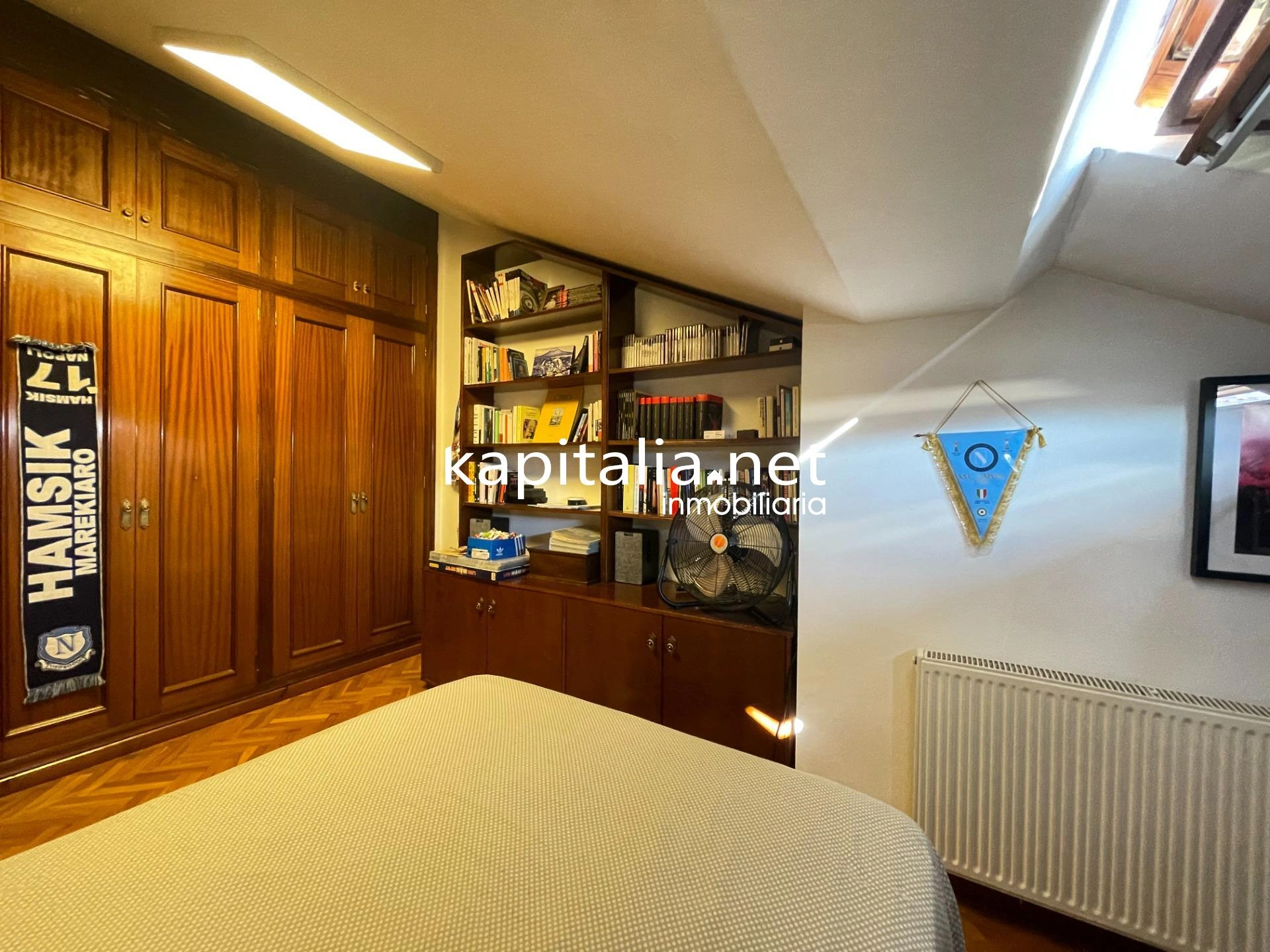 Ático duplex con chimenea y vistas panorámicas