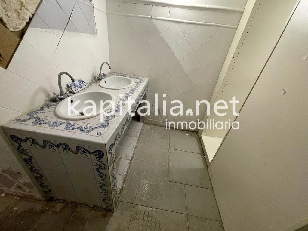 01958 - Commercial premises for rent in the centre of Valencia (Valencia)