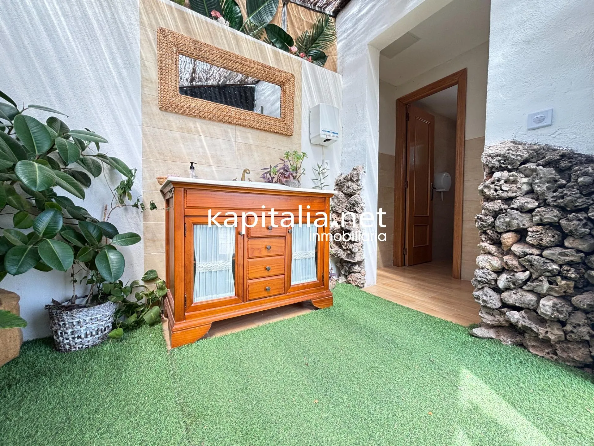 09980 - Restaurante y zona de ocio en Gaianes