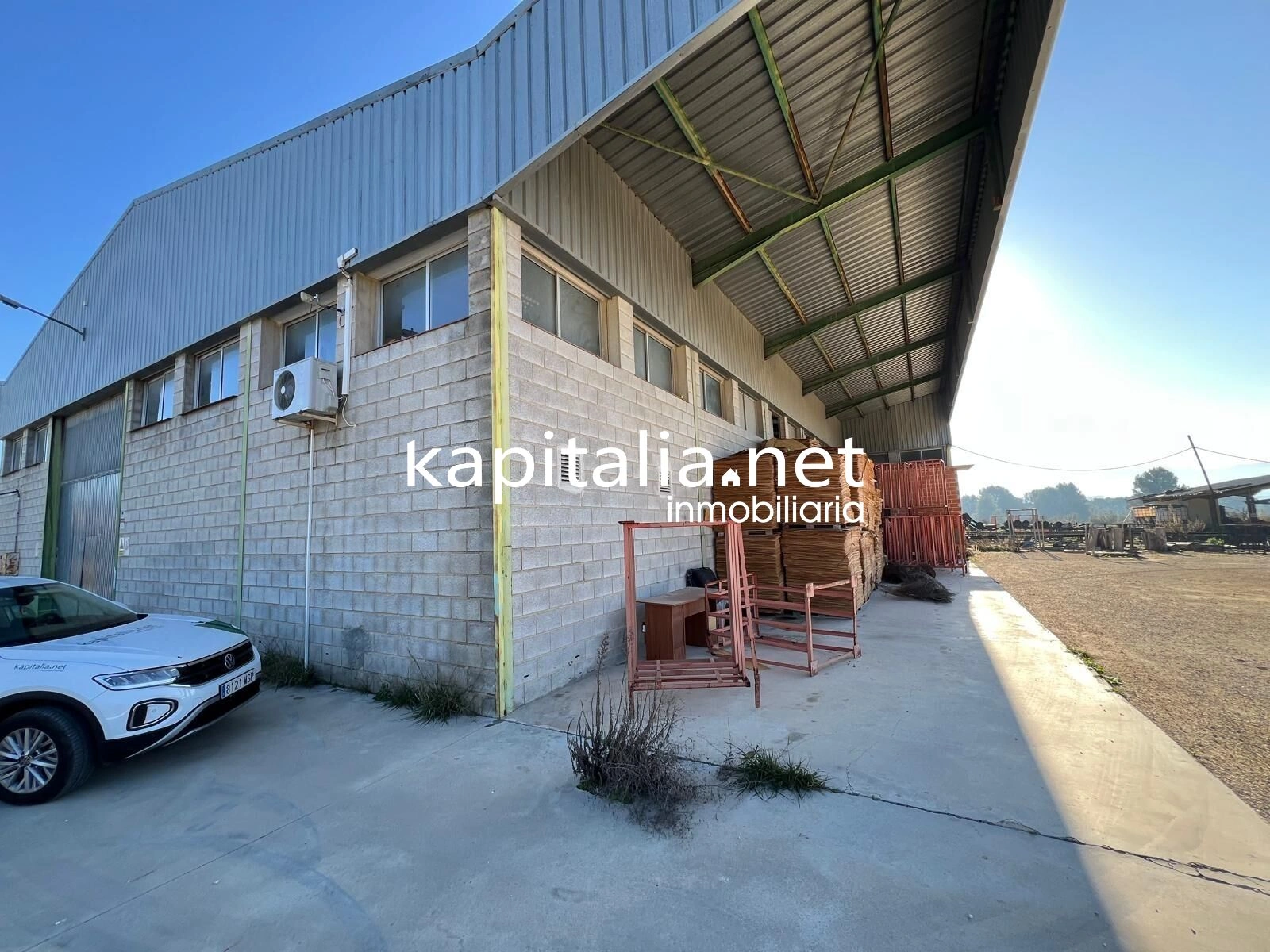 09907 - ESTUPENDA NAVE A LA VENTA EN QUATRETONDA