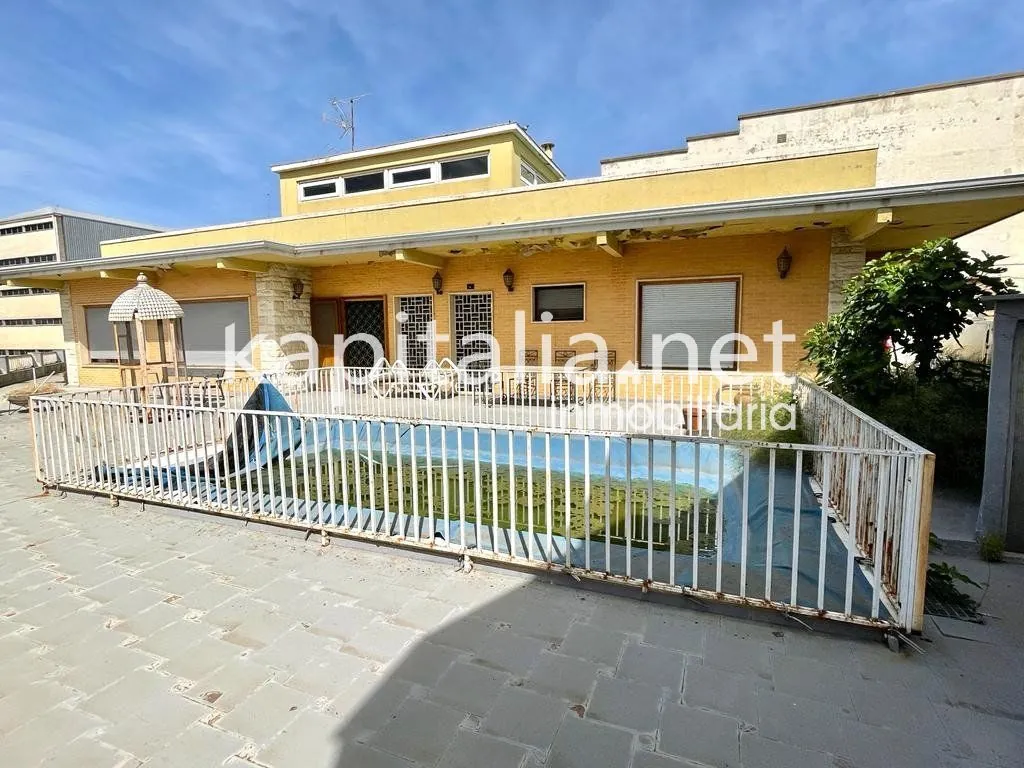 07551 - Casa + Local a la venta en Bocairent.