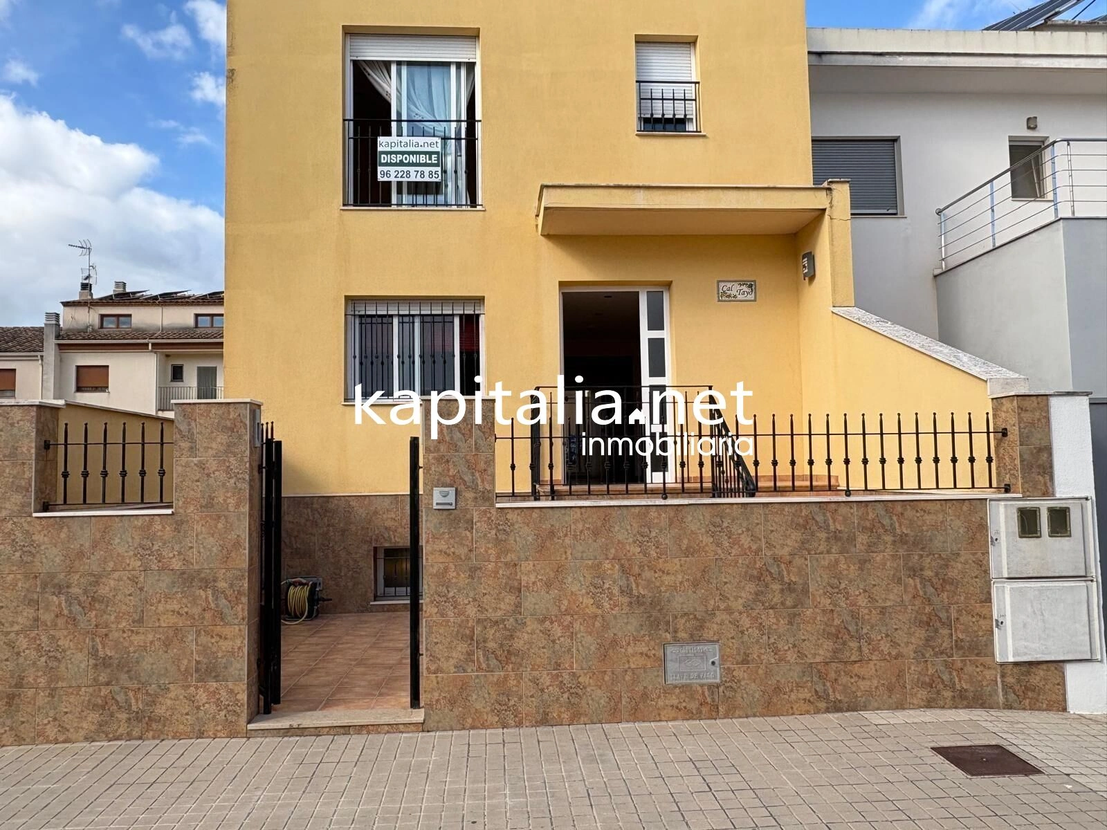 EXCLUSIVE SEMI-DETACHED HOUSE FOR SALE, READY TO MOVE INTO IN ANNA