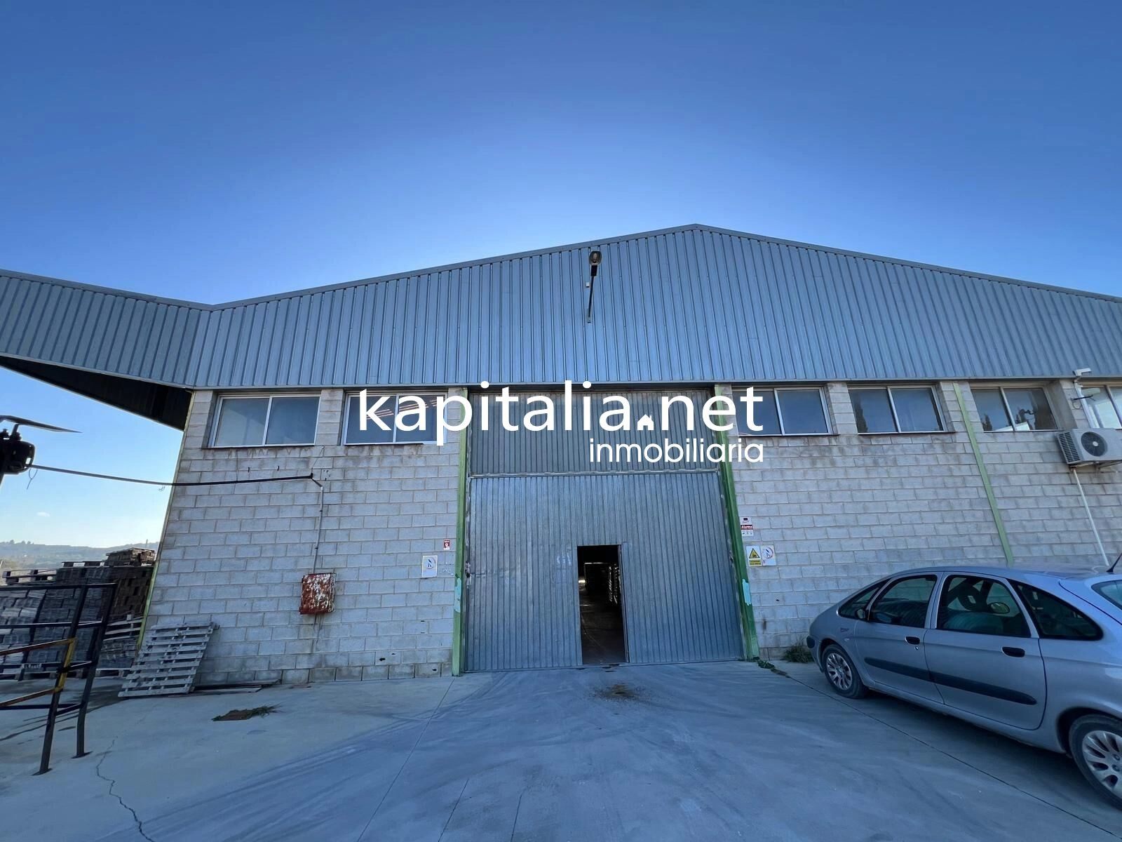 09907 - ESTUPENDA NAVE A LA VENTA EN QUATRETONDA