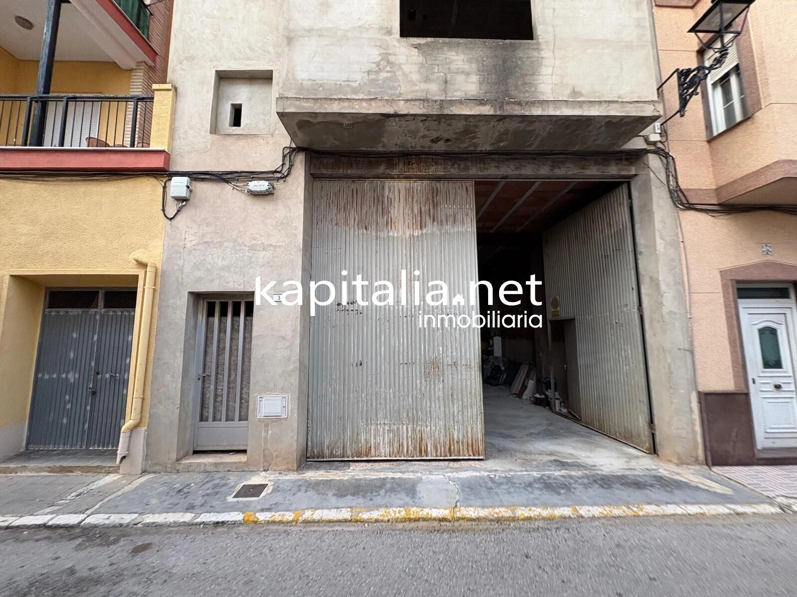 EDIFICIO DE 3 PLANTAS PARA TERMINAR DE CONSTRUIR A LA VENTA EN MANUEL
