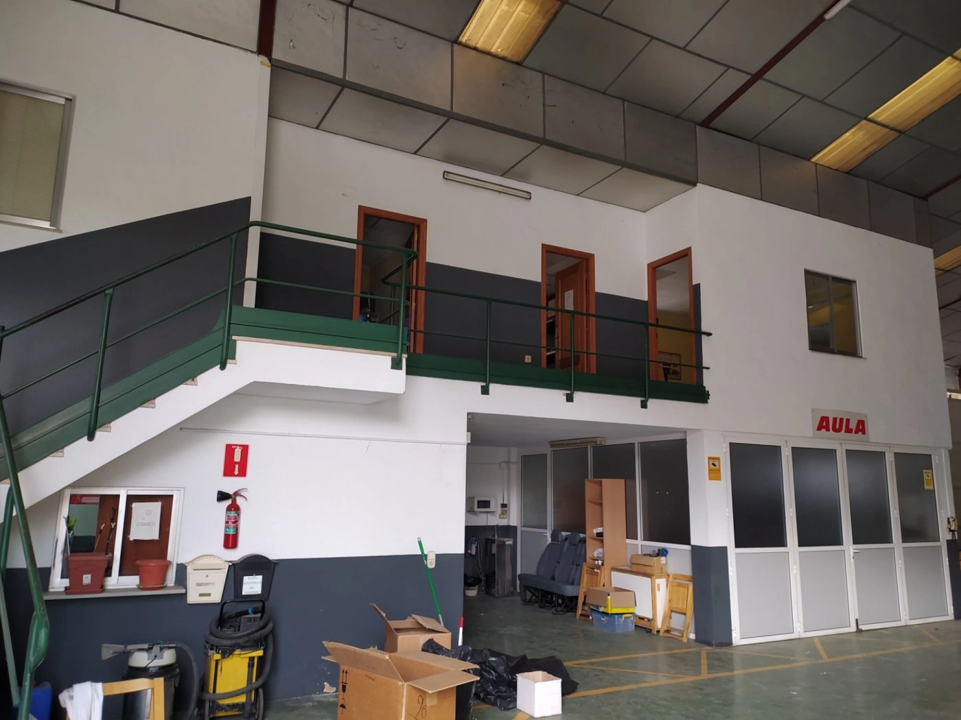 07061 - NAVE A LA VENTA EN XATIVA CON TALLER MECÁNICO