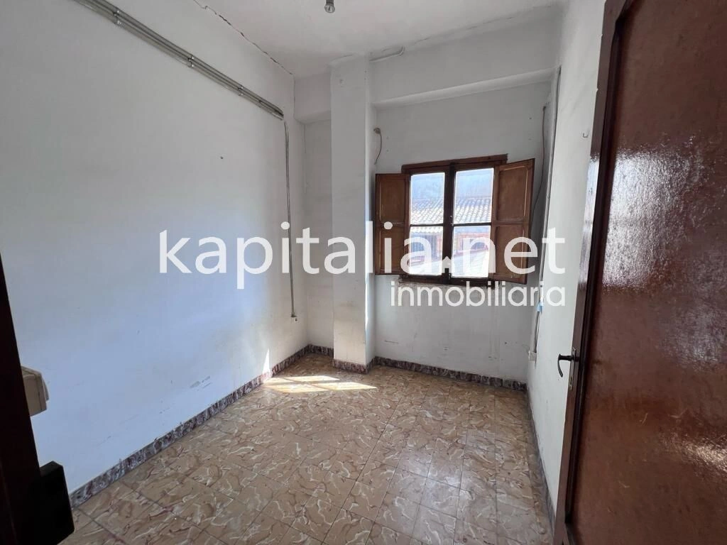 08699 - PISO Y BAJO COMECIAL CENTRICO A LA VENTA EN LA LLOSA DE RANES