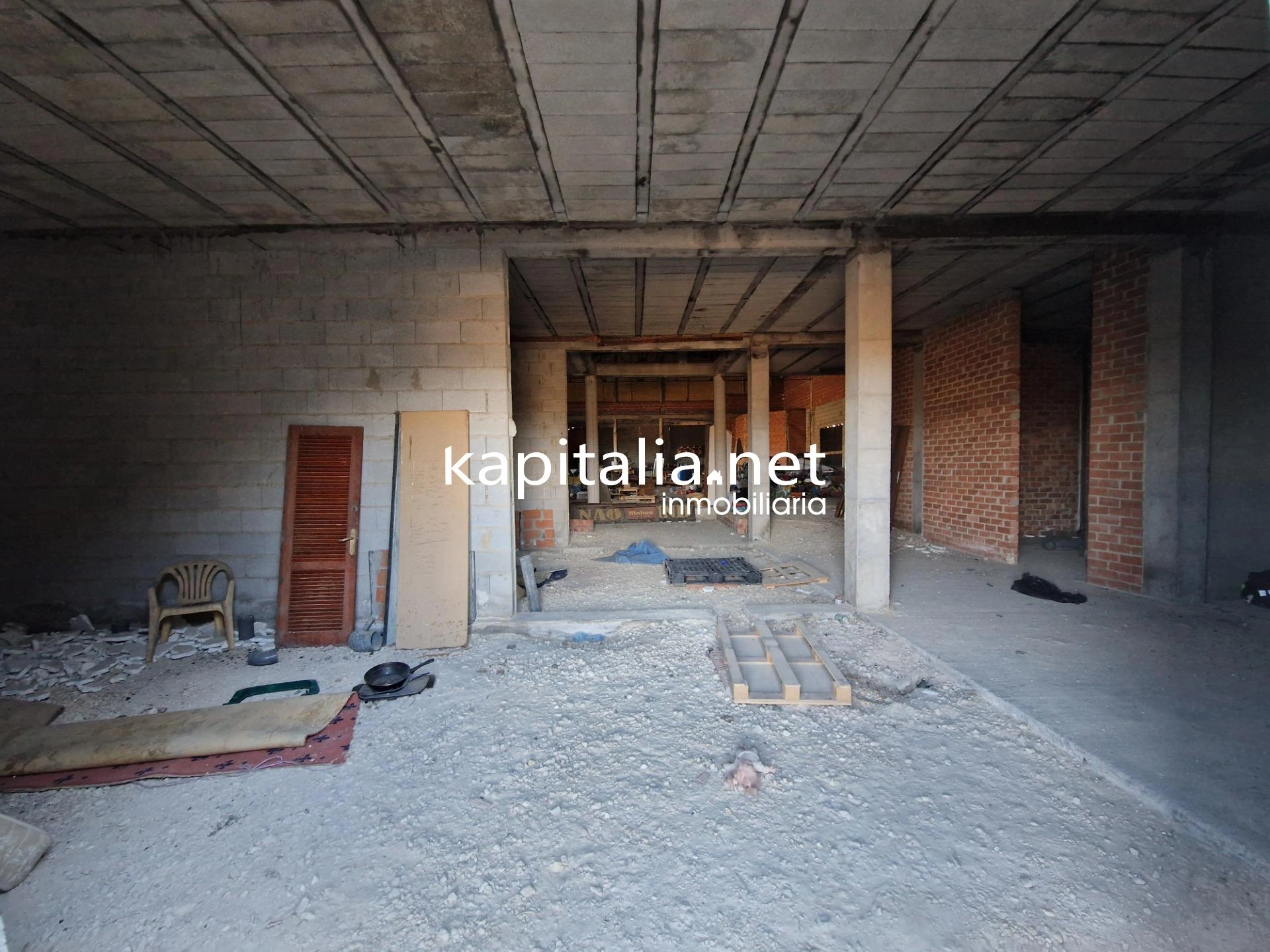 08854 - Nave en venta más 30.000m2 de parcela en Belgida