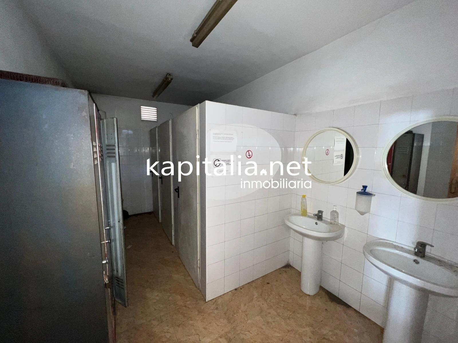09907 - ESTUPENDA NAVE A LA VENTA EN QUATRETONDA