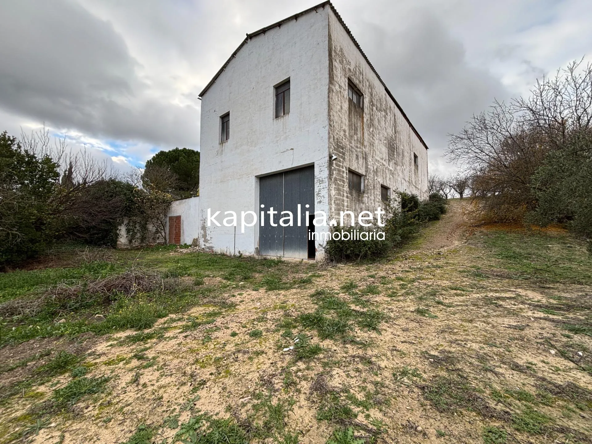 Finca con mucho terreno en Benilloba