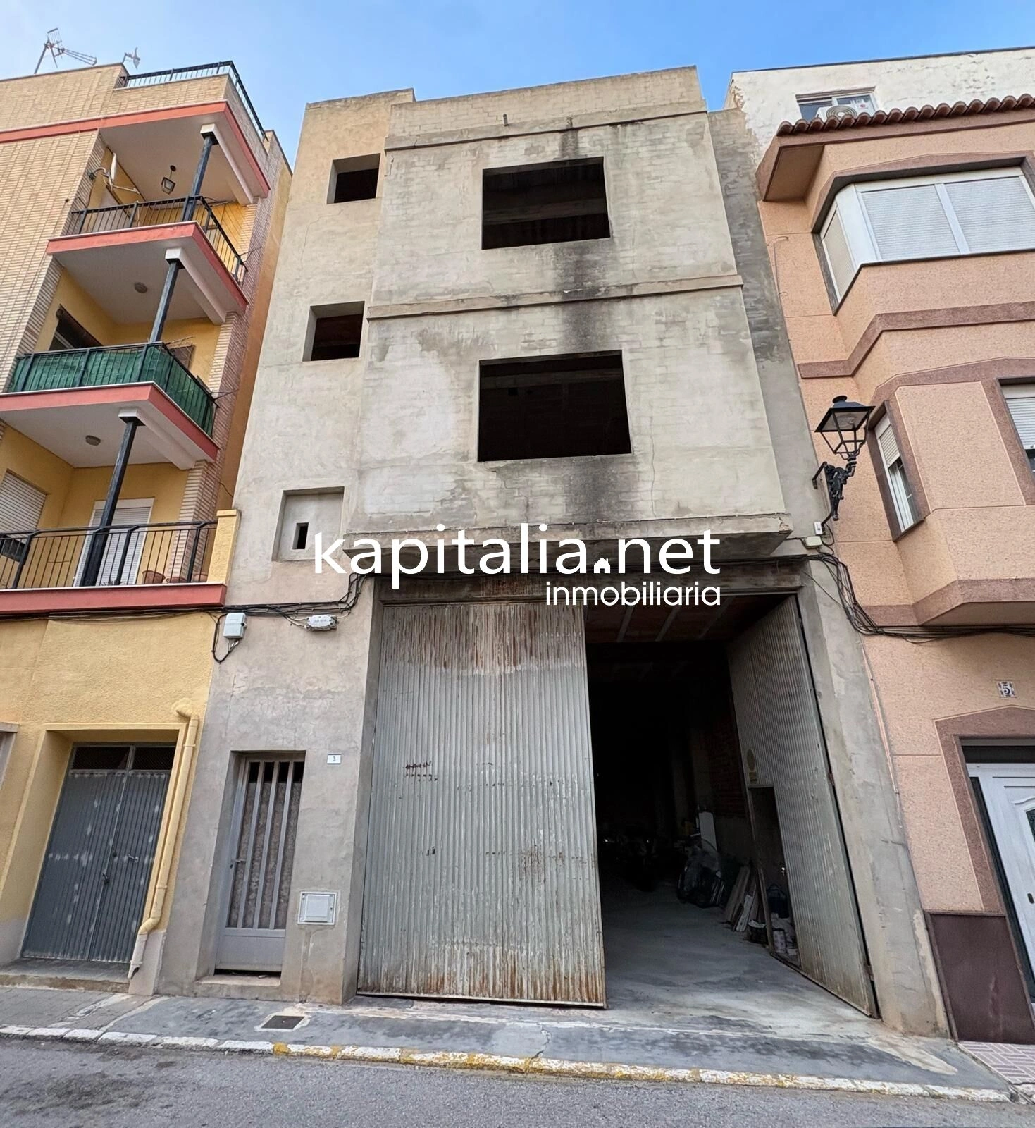 EDIFICIO DE 3 PLANTAS PARA TERMINAR DE CONSTRUIR A LA VENTA EN MANUEL
