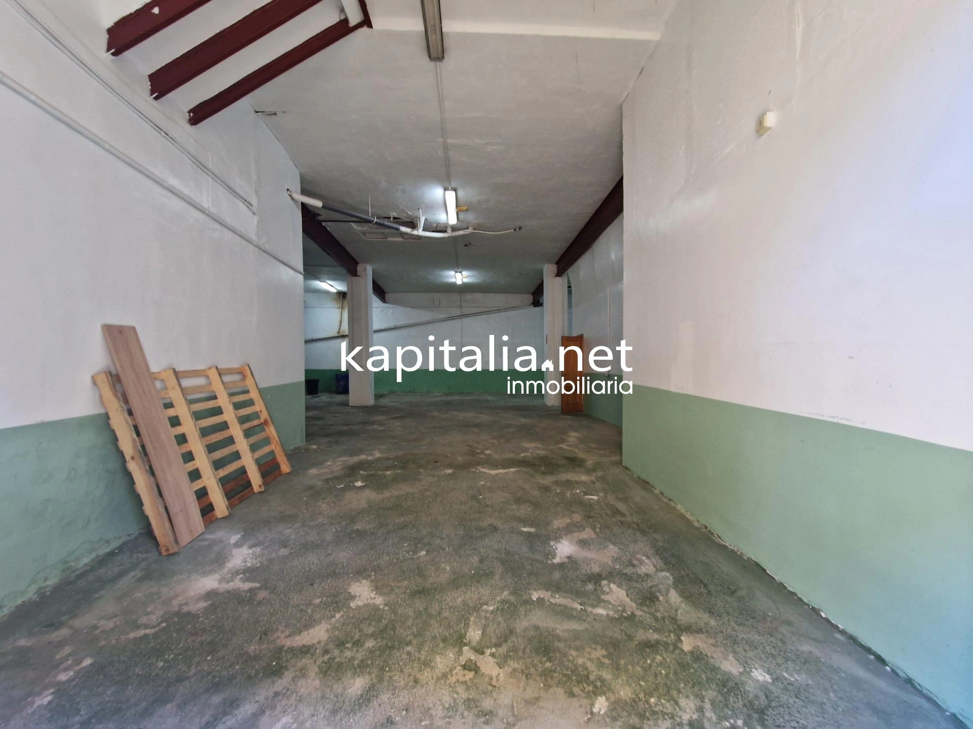 Venta o alquiler de nave o gran local comercial en Olleria