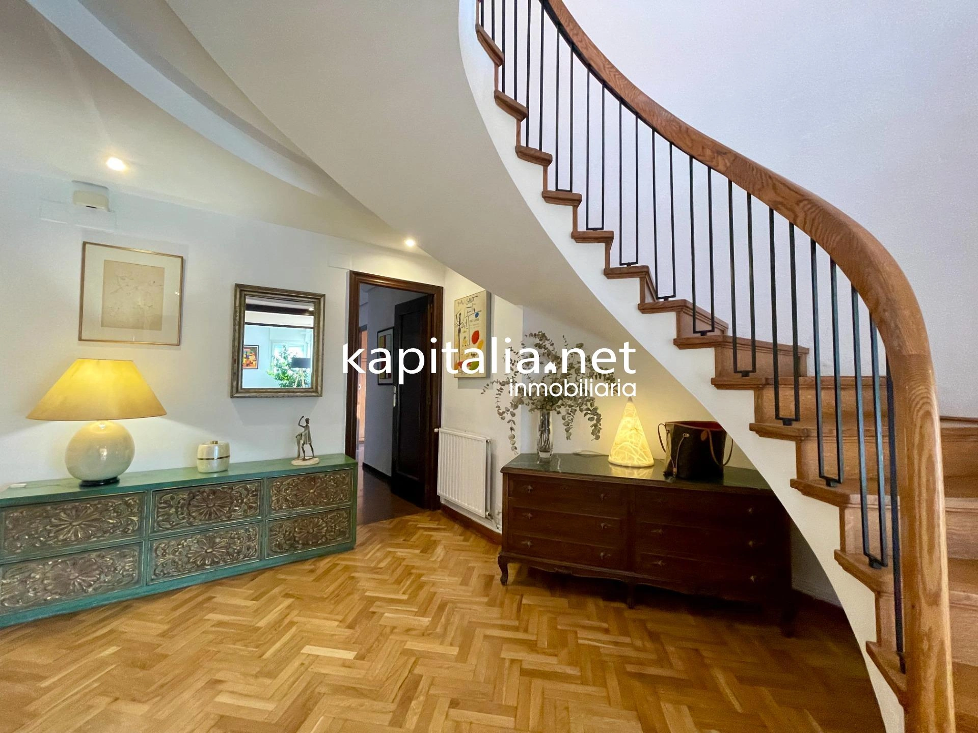 Ático duplex con chimenea y vistas panorámicas