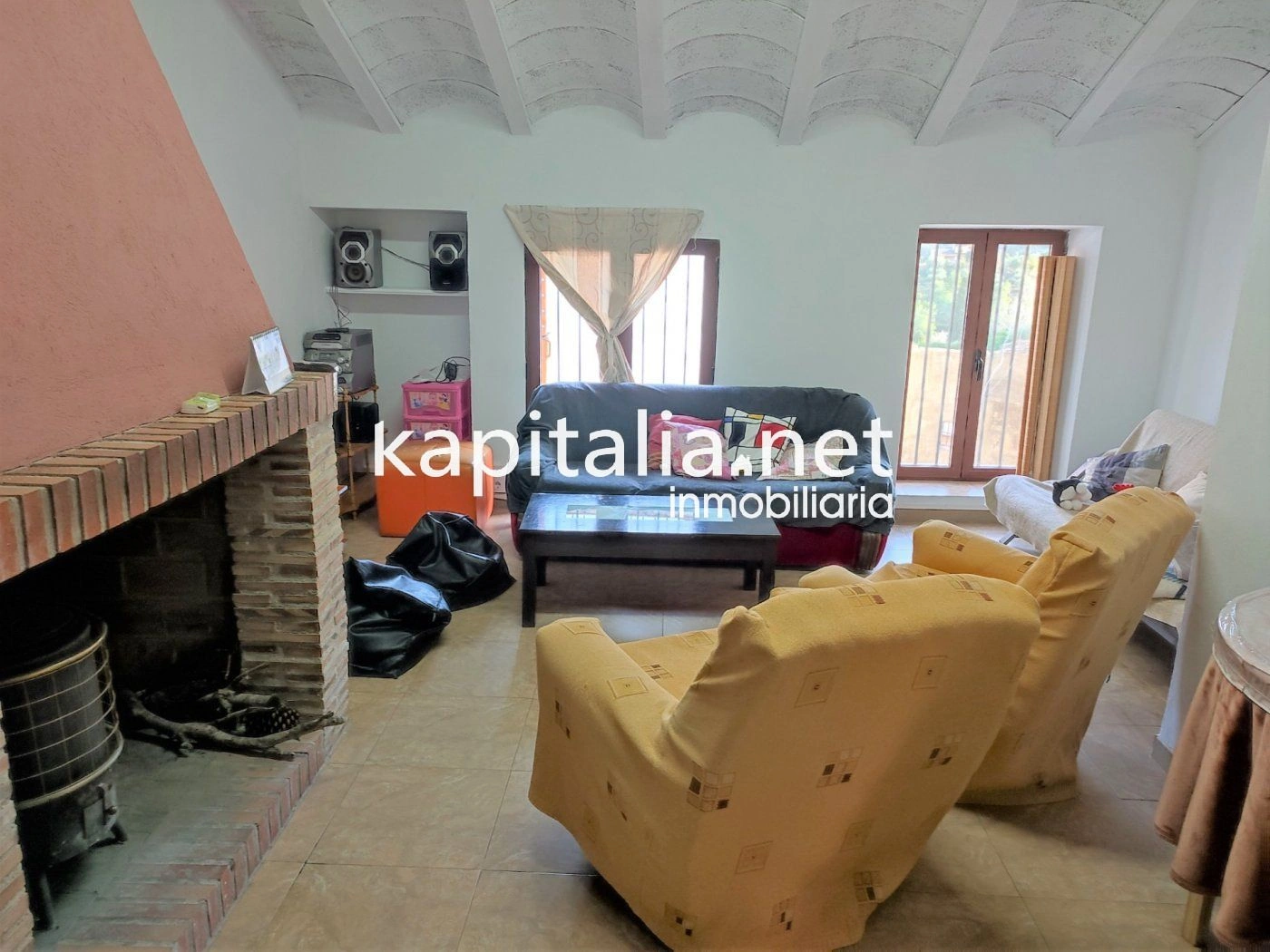 BONITA CASA REFORMADA A LA VENTA EN AGULLENT UBICADA EN ZONA TRANQUILA.