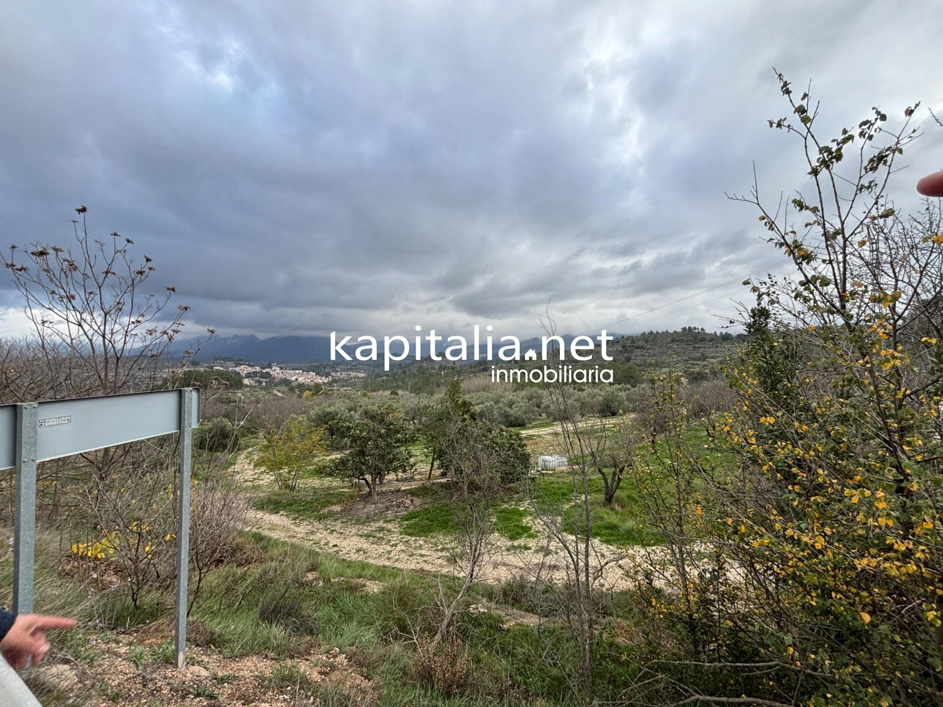 Finca con mucho terreno en Benilloba
