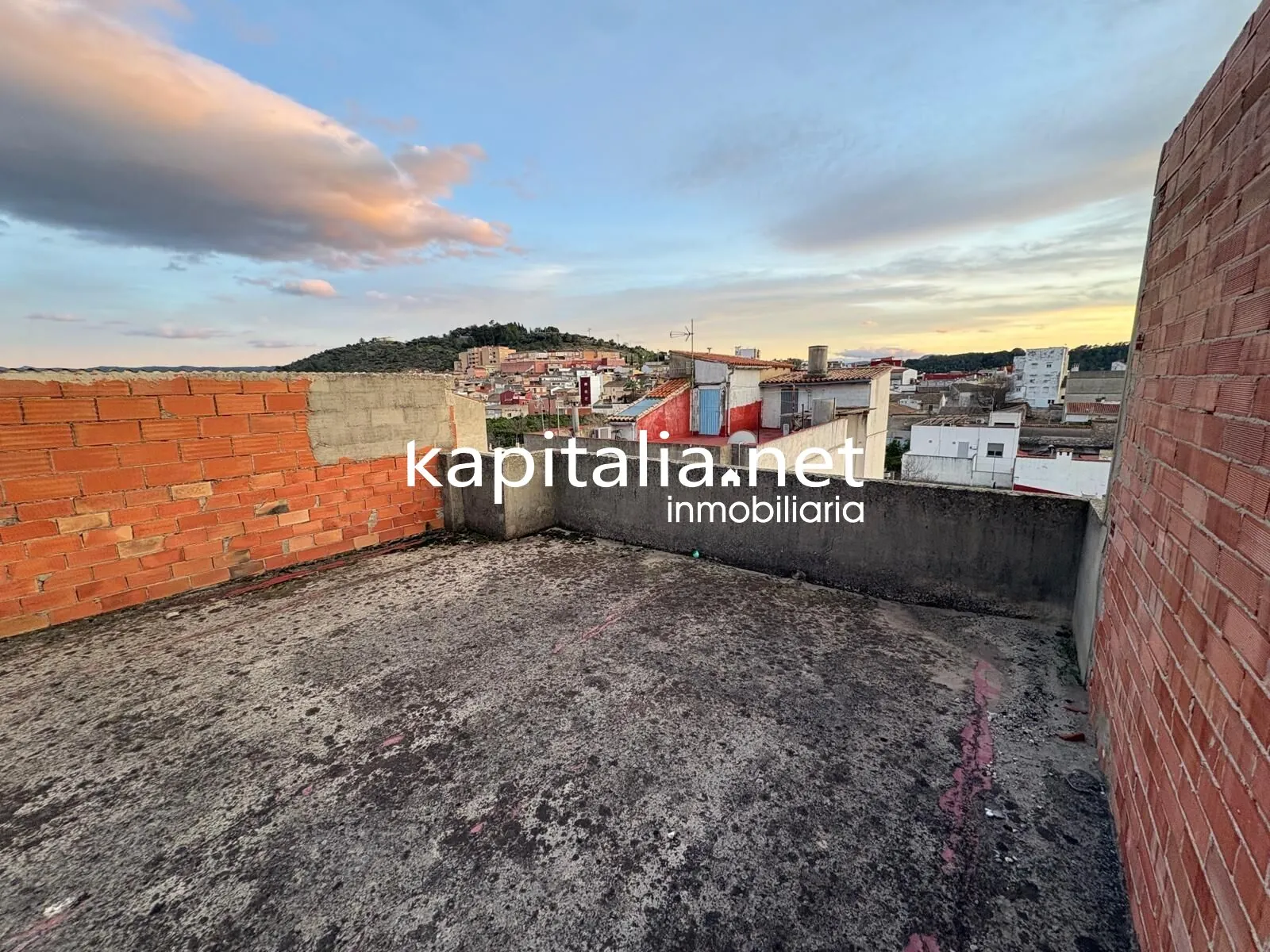 EDIFICIO DE 3 PLANTAS PARA TERMINAR DE CONSTRUIR A LA VENTA EN MANUEL