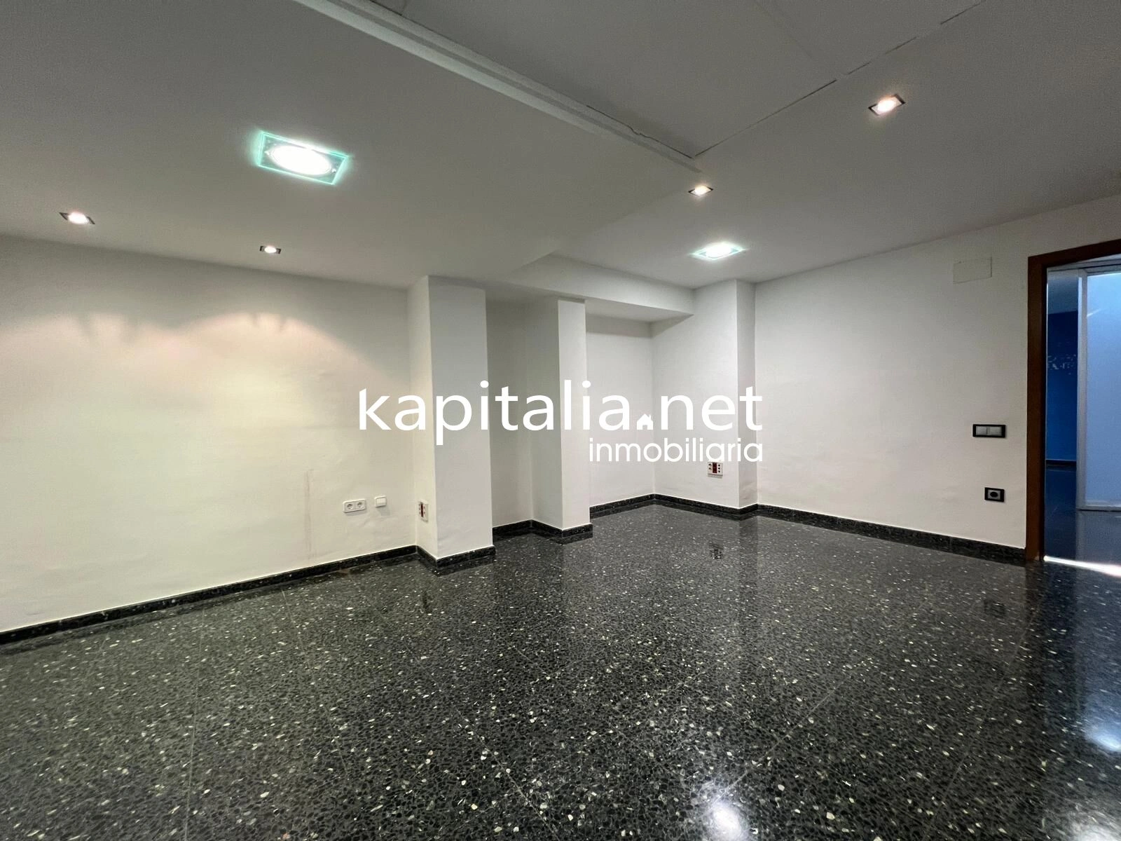08900 - Entresuelo con 2 garajes a la venta en Ontinyent zona San José