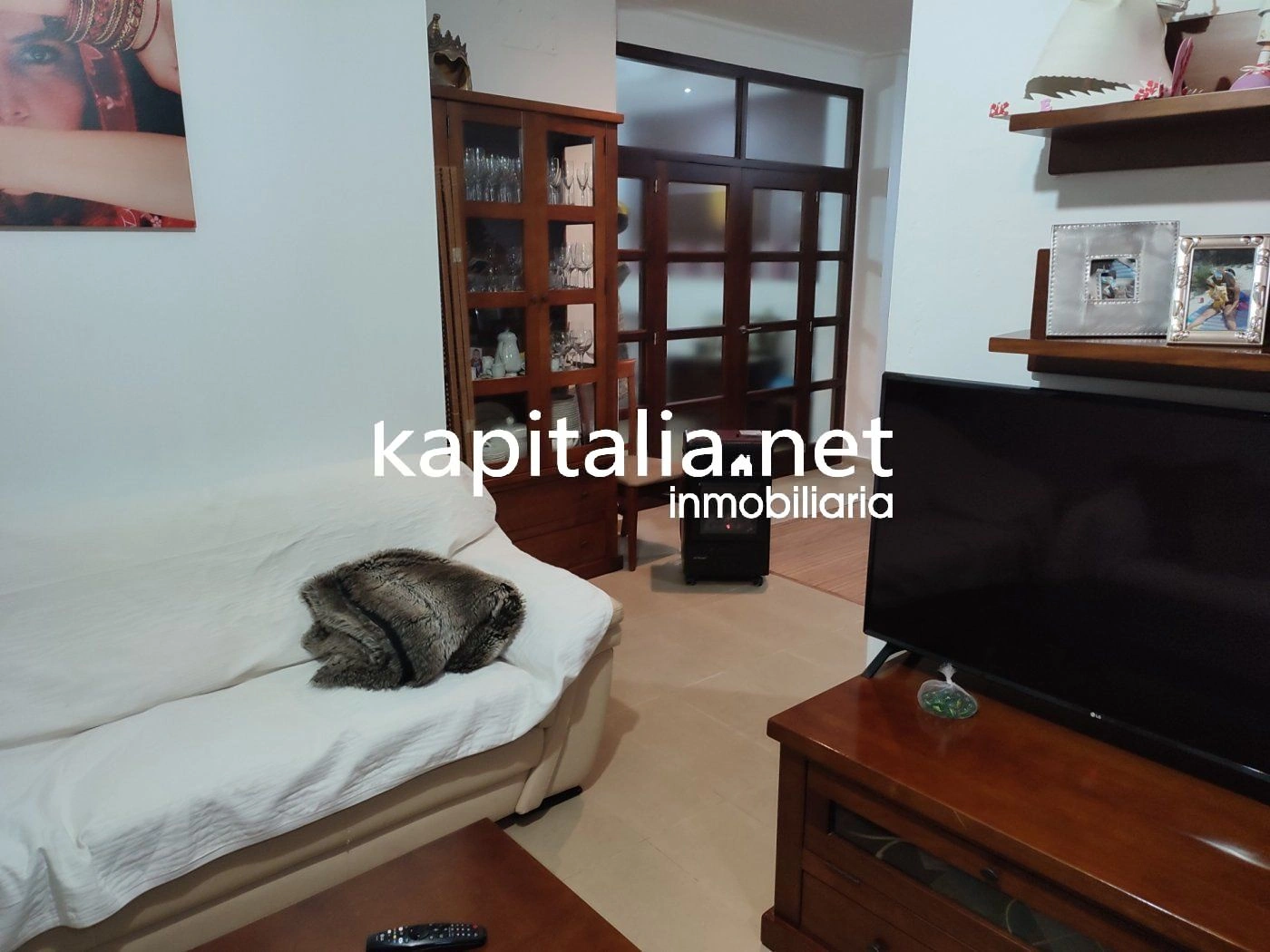 BONITA CASA REFORMADA A LA VENTA EN AGULLENT UBICADA EN ZONA TRANQUILA.