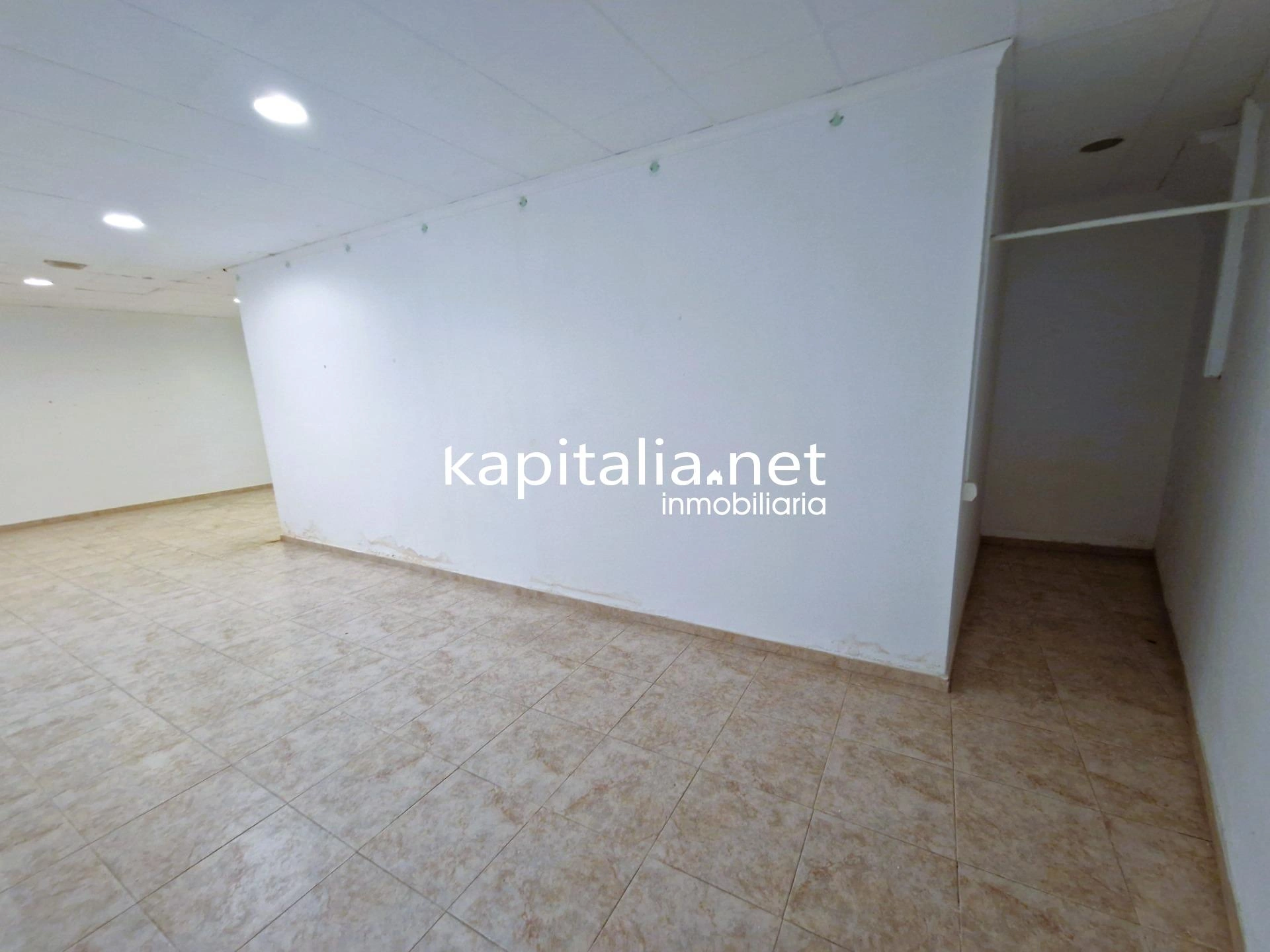 Venta o alquiler de nave o gran local comercial en Olleria