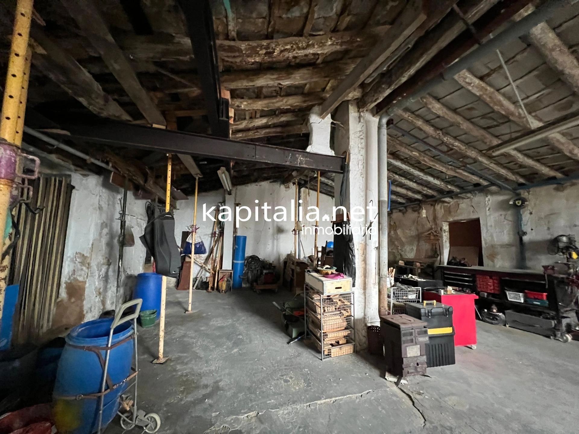 Local a la venta en Ontinyent , zona centro .