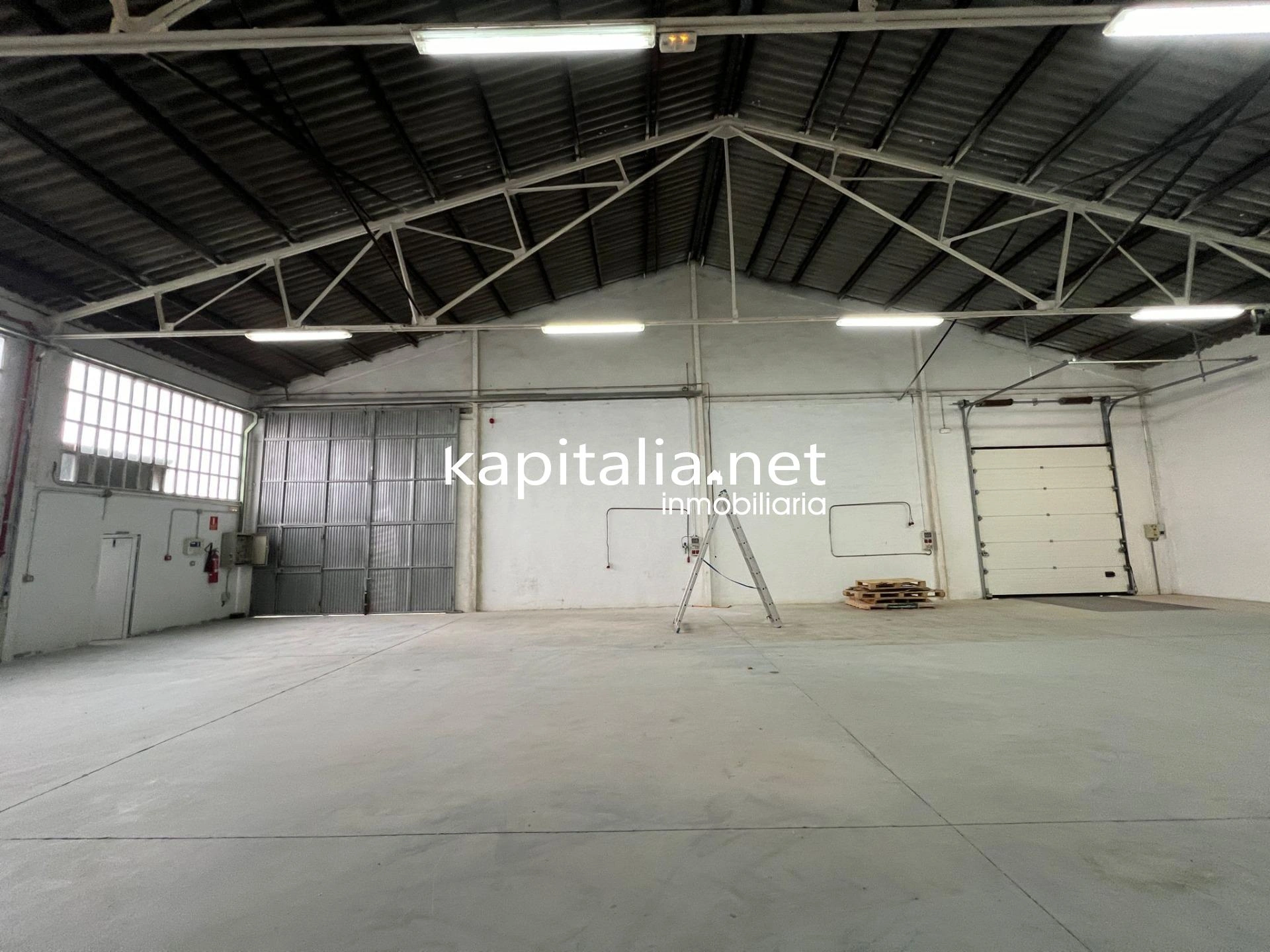 08998 - Nave a la venta y alquiler en Agullent