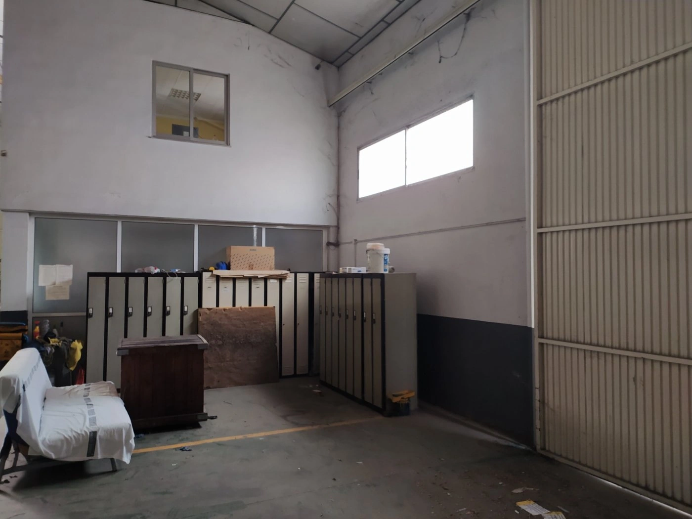 07061 - NAVE A LA VENTA EN XATIVA CON TALLER MECÁNICO