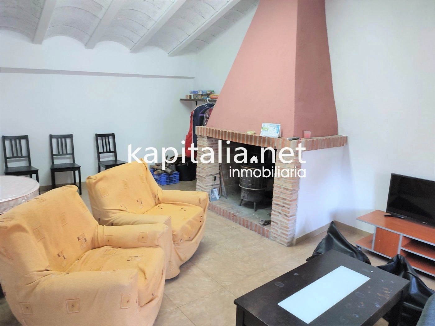 BONITA CASA REFORMADA A LA VENTA EN AGULLENT UBICADA EN ZONA TRANQUILA.