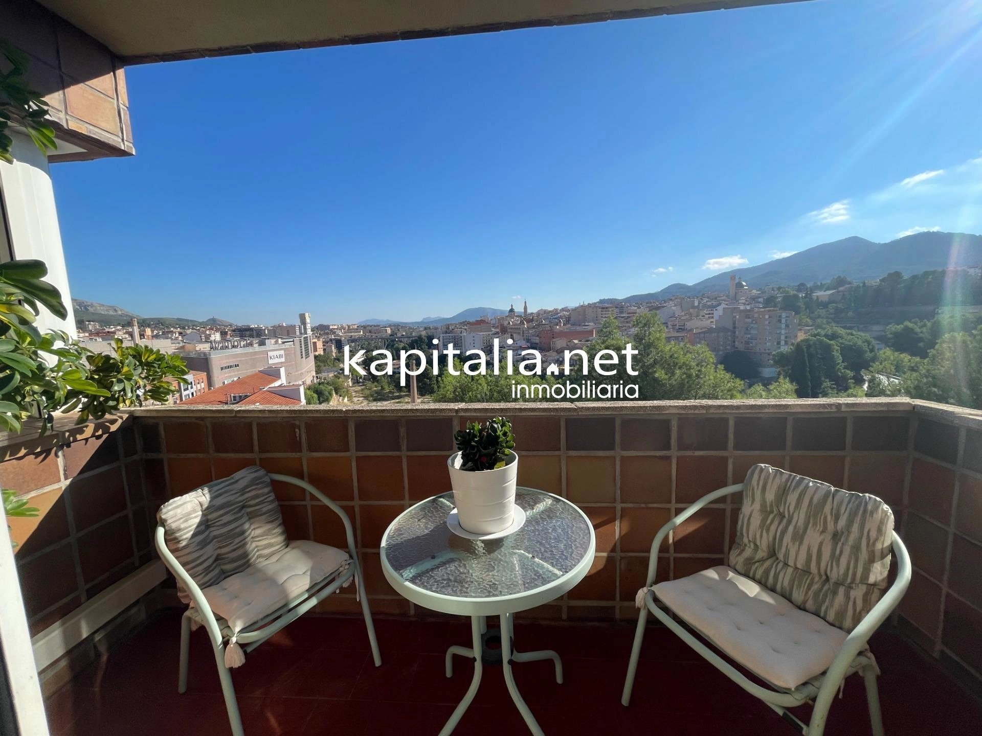Ático duplex con chimenea y vistas panorámicas