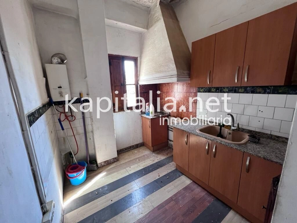 08699 - PISO Y BAJO COMECIAL CENTRICO A LA VENTA EN LA LLOSA DE RANES