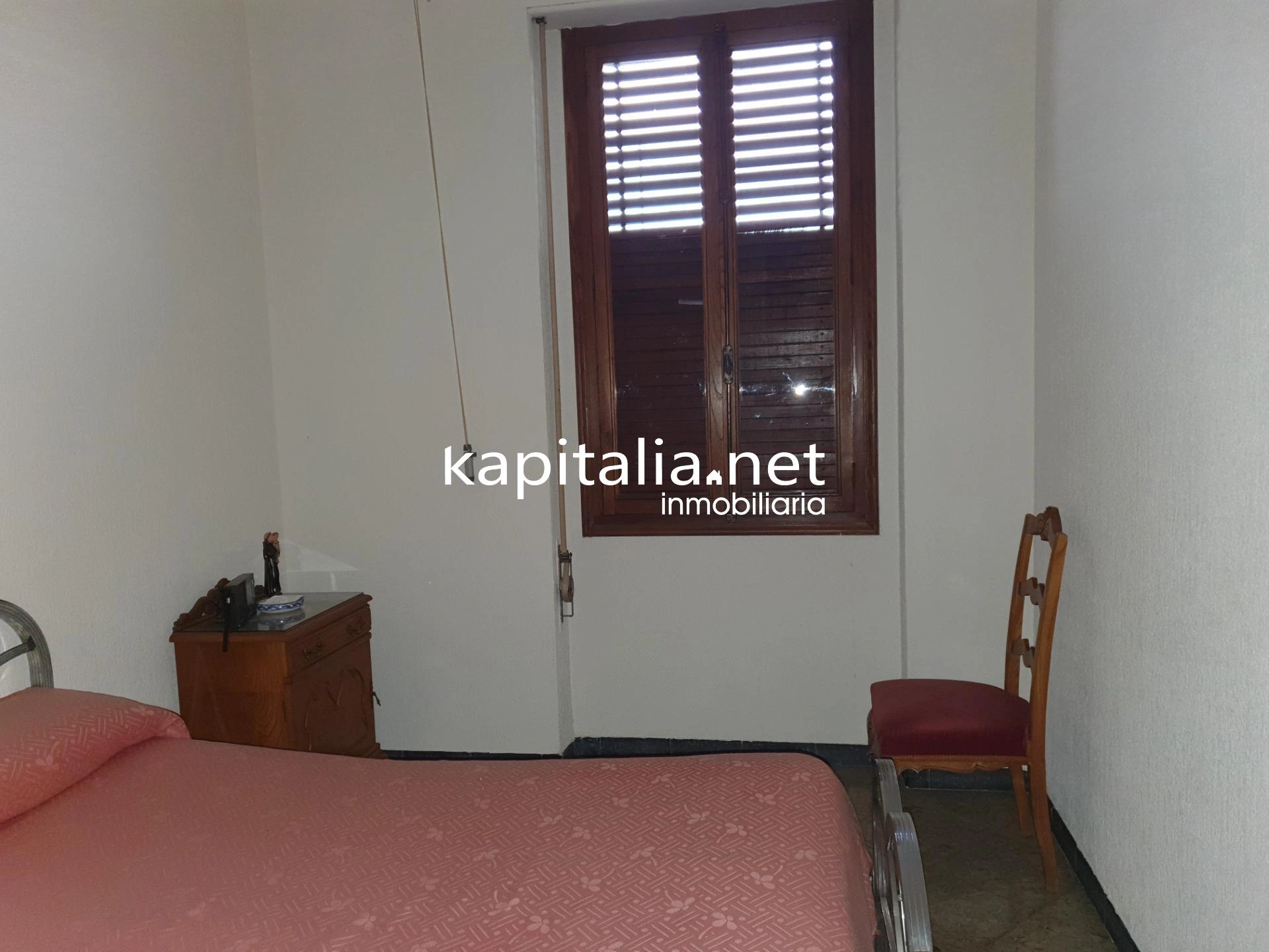 Edificio a la venta recayente a dos calles en Ontinyent