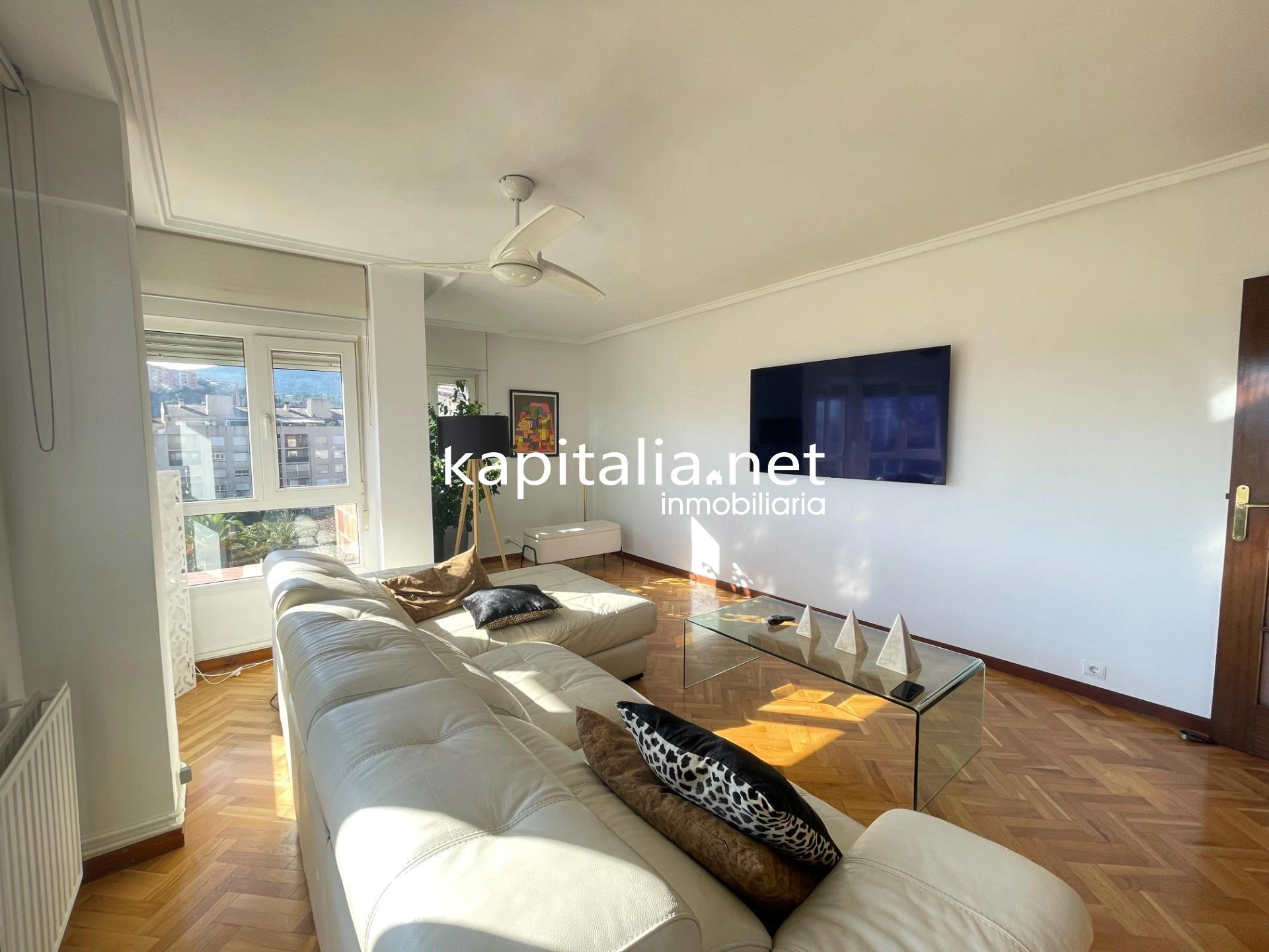 Ático duplex con chimenea y vistas panorámicas
