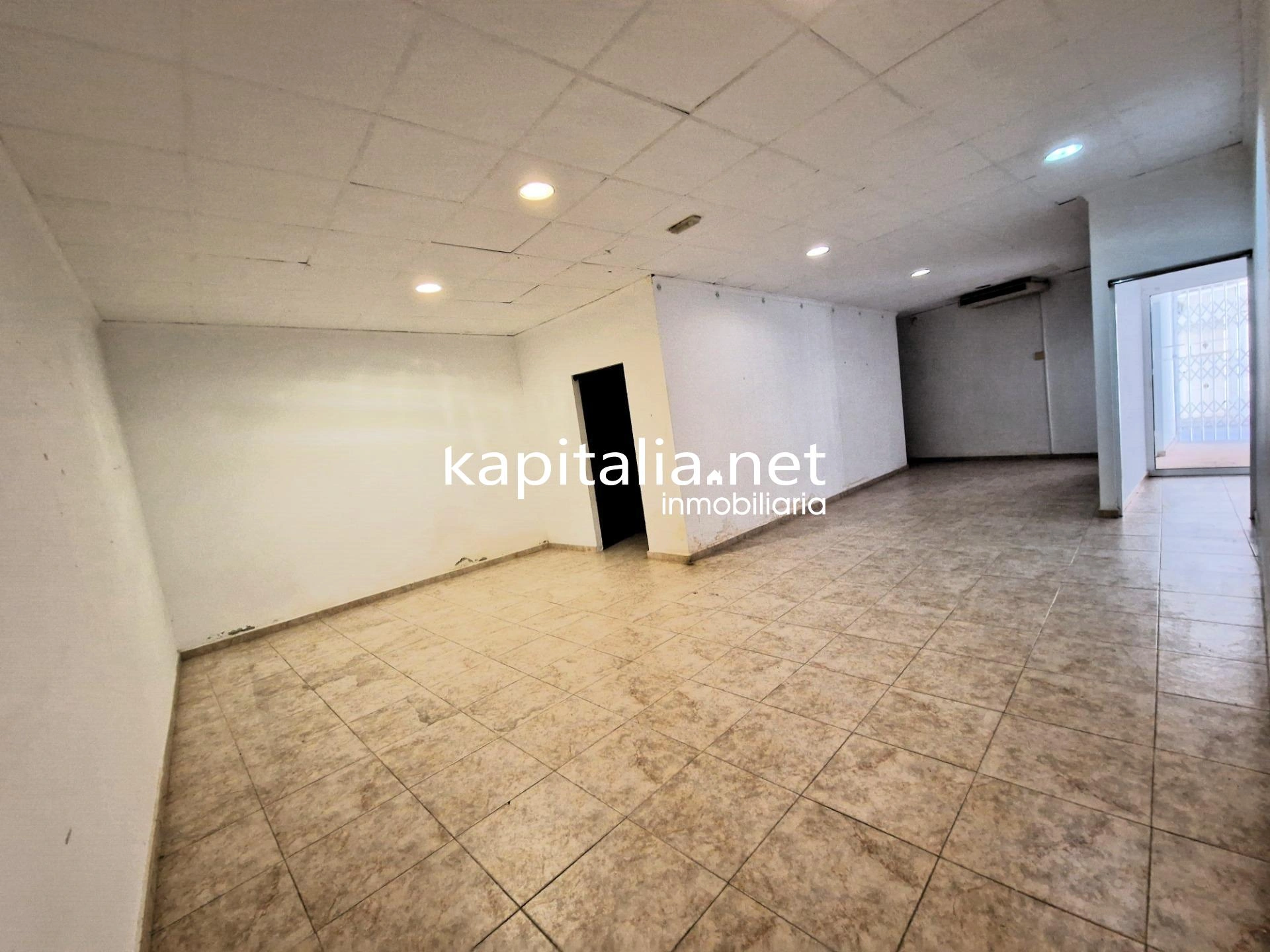 Venta o alquiler de nave o gran local comercial en Olleria