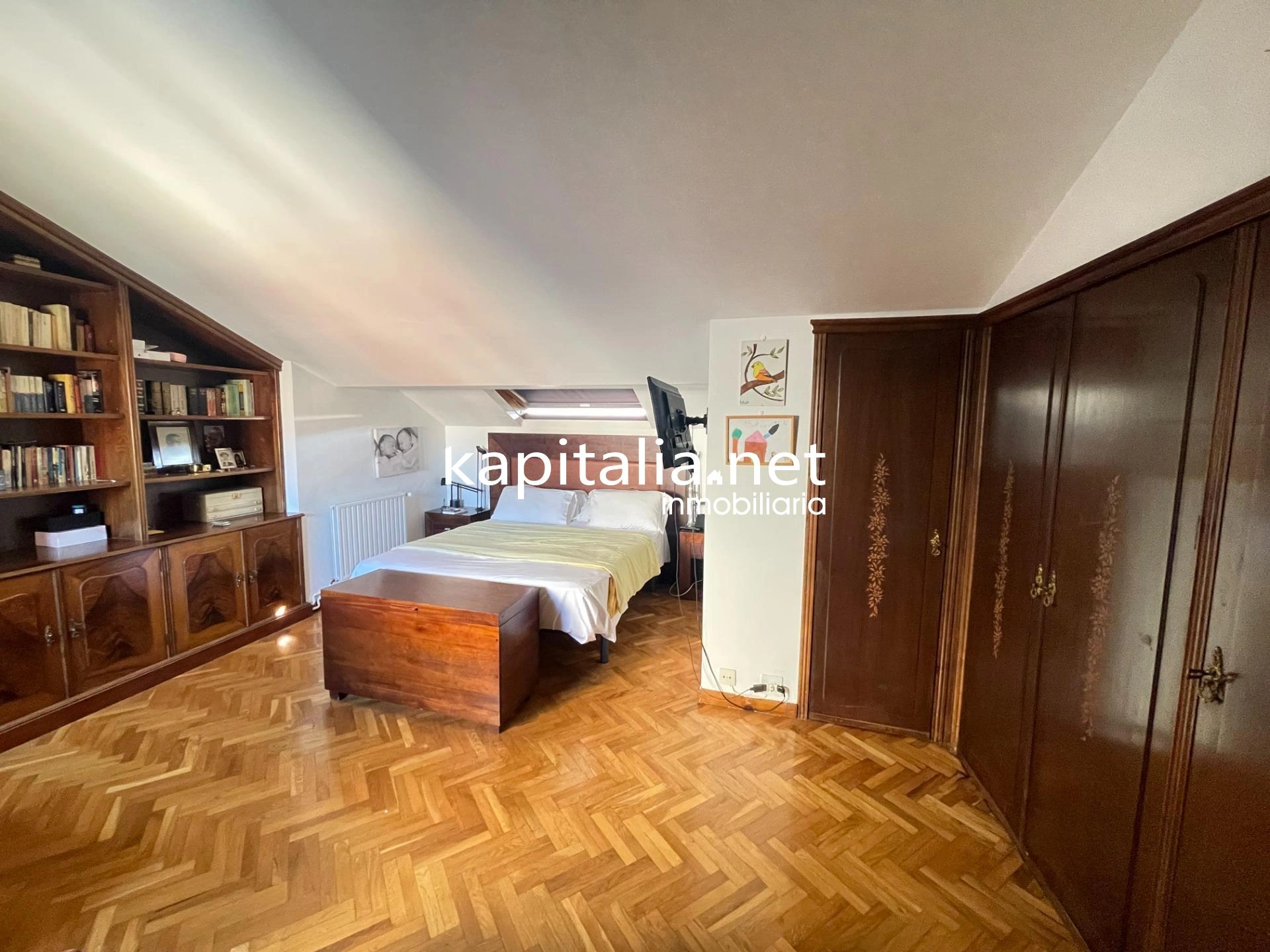 Ático duplex con chimenea y vistas panorámicas