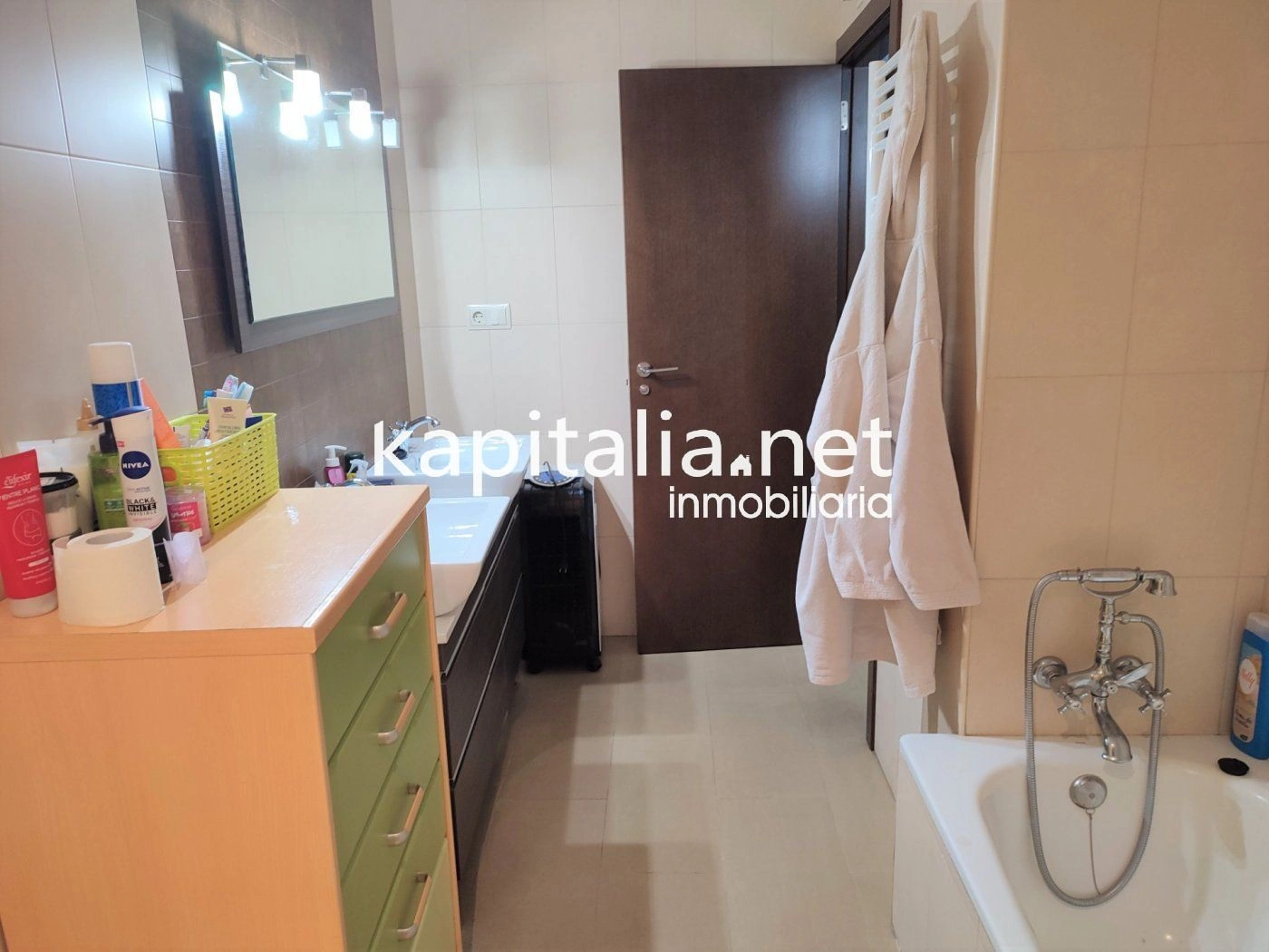 BONITA CASA REFORMADA A LA VENTA EN AGULLENT UBICADA EN ZONA TRANQUILA.